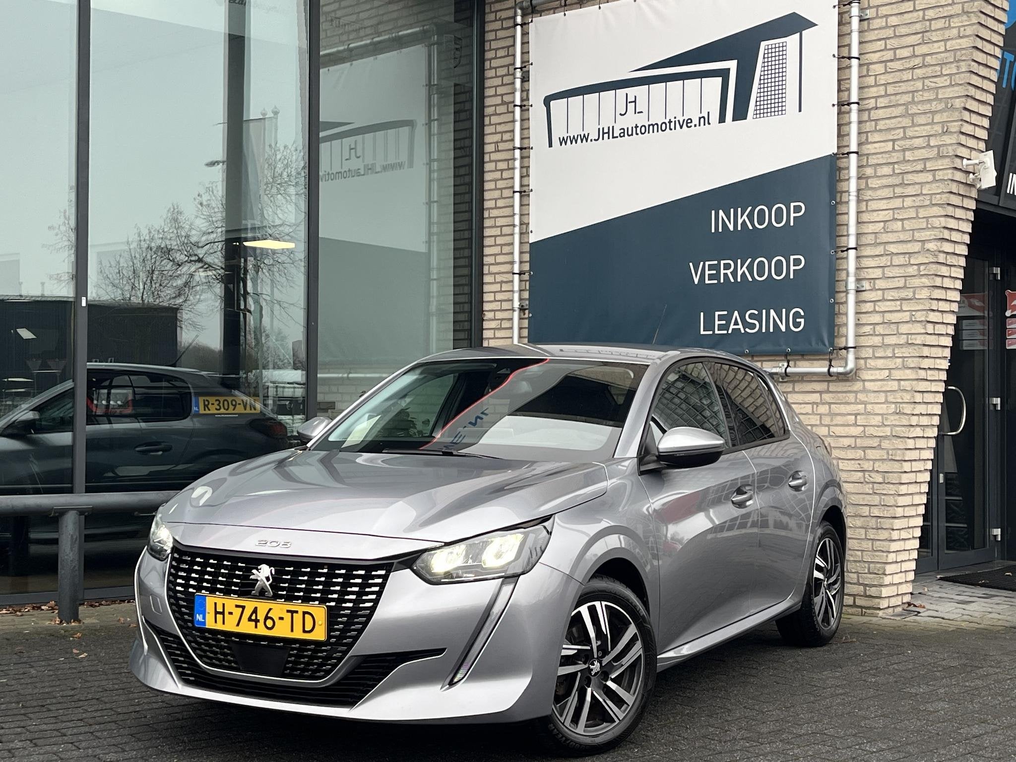 Peugeot 208 1.2 Allure*AUTOM*CARPLAY*ACC*LANE-ASS*NAVI*CAMER, Auto's, 101 pk, Gebruikt, Euro 6, Leder en Stof