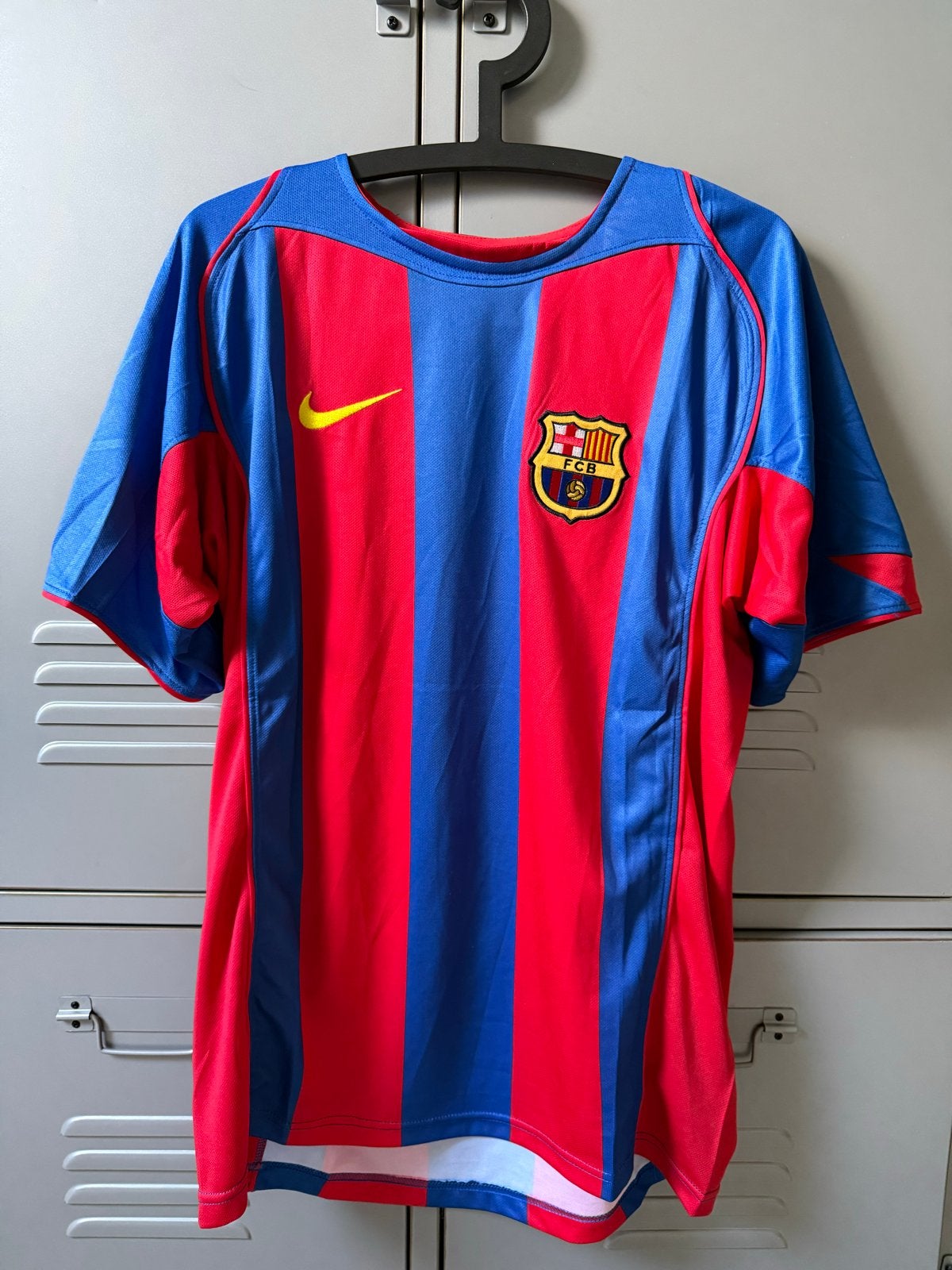 Barcelona shirt Messi debuutgoal 2004/2005 - Maat L, Kleding | Heren, T-shirts, Zo goed als nieuw, Overige maten, Meerkleurig