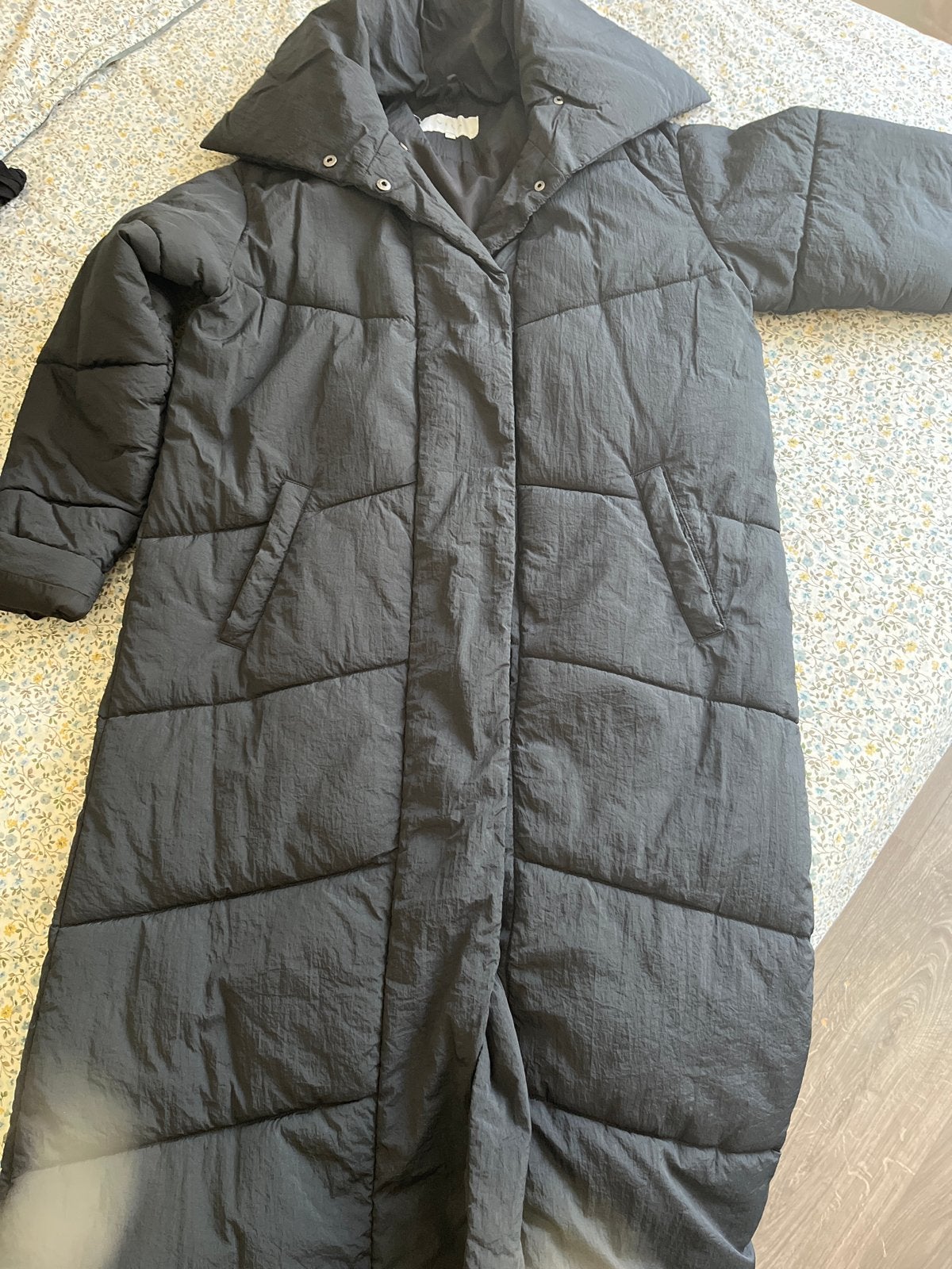 VILA Zwarte Lange Gewatteerde Jas Maat 38/40 (M), Kleding | Dames, Jassen | Winter, Ophalen, Zo goed als nieuw, Maat 38/40 (M)