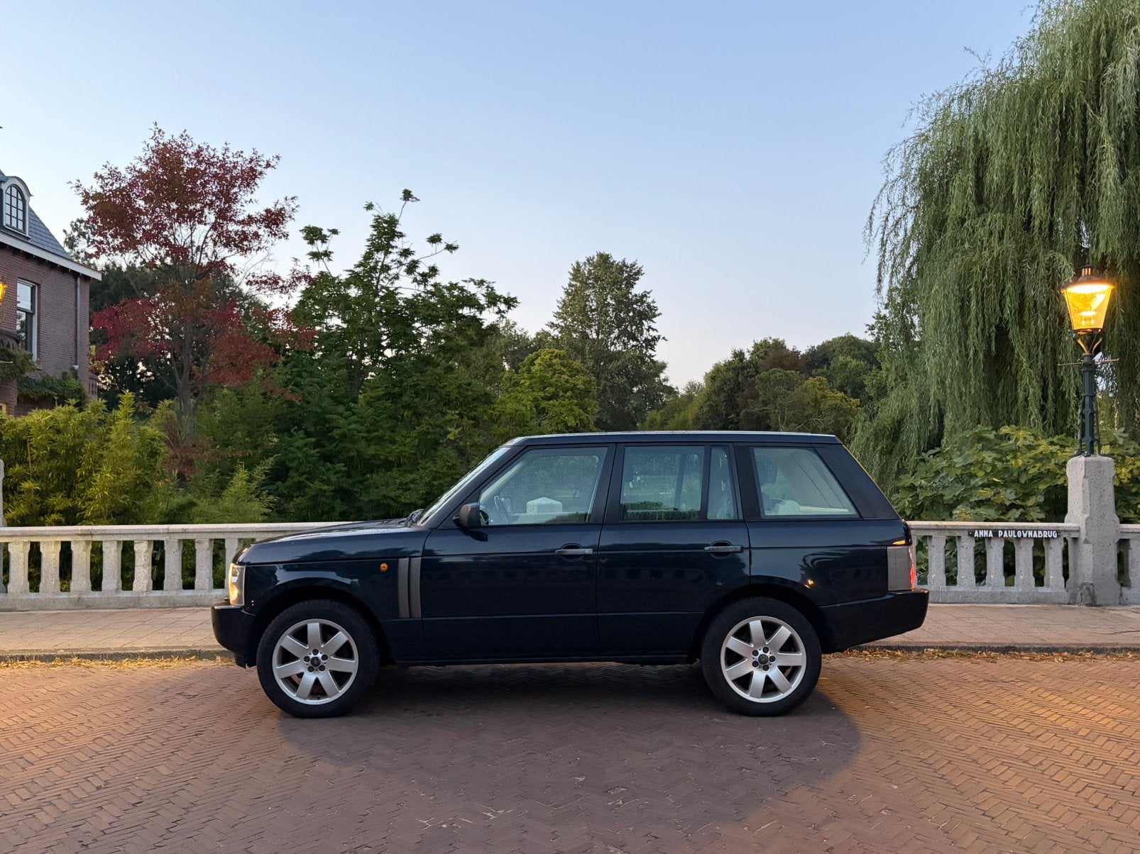 Land Rover Range Rover 4.4 V8 AUT 2004 Blauw, Auto's, Automaat, 2460 kg, 8 cilinders, Blauw
