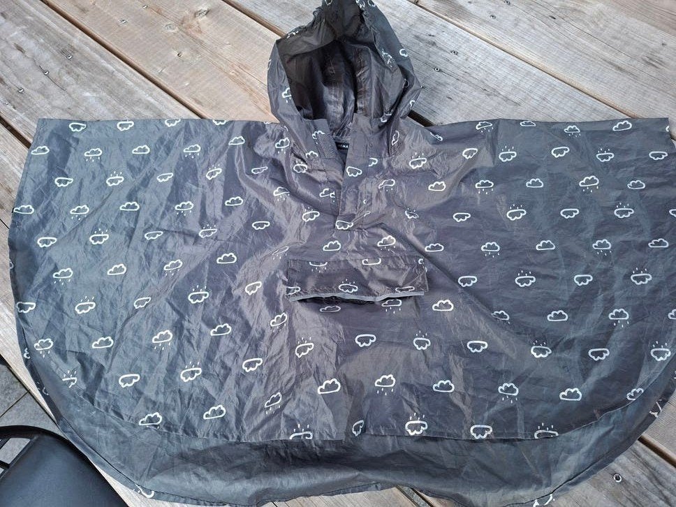 Hema regenponcho met wolkenprint, maat 86/104, Ophalen of Verzenden, Gebruikt, Hema, Jongetje of Meisje