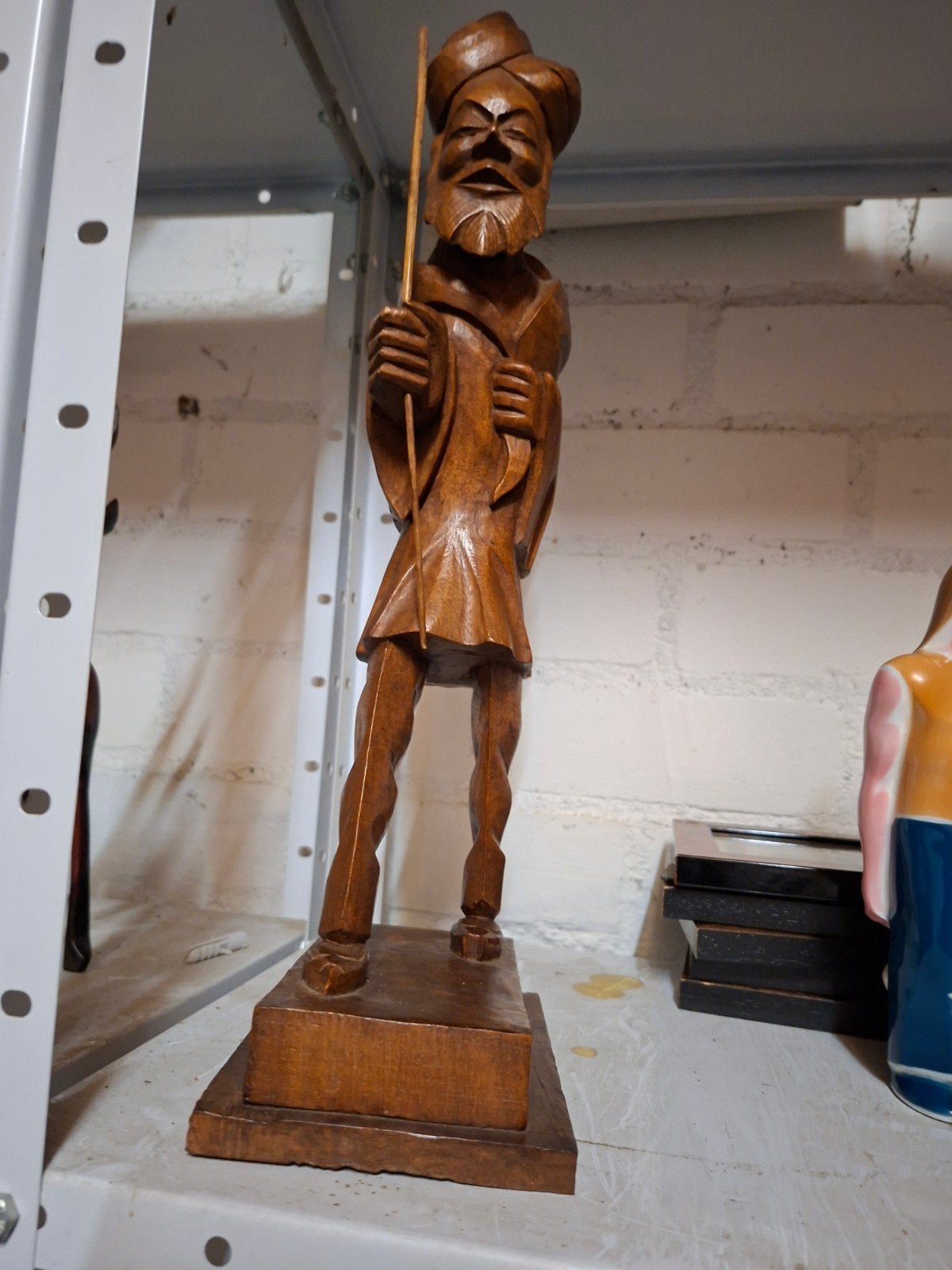 Houten beeld van man met stok - 38 cm, Ophalen of Verzenden, 20 - 50 cm, Beeld, Hout