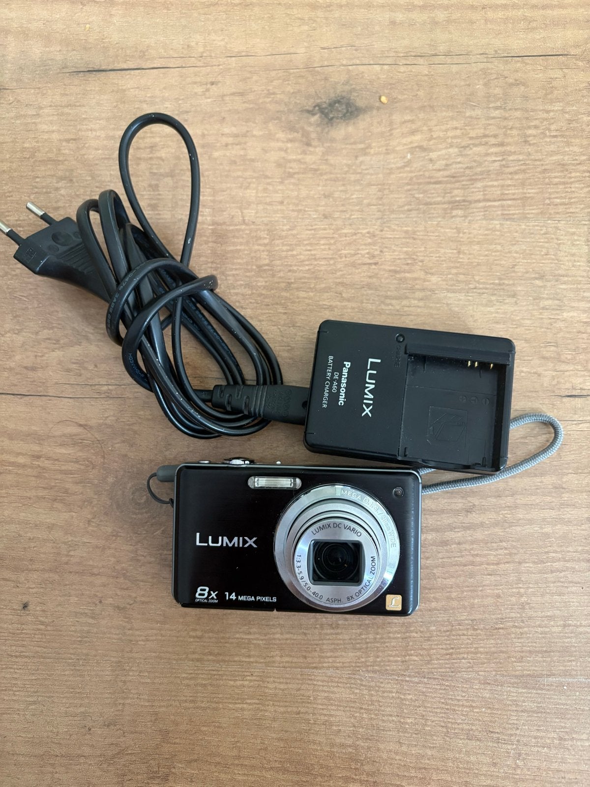 Panasonic Lumix DMC-FS30 Compactcamera met oplader, Gebruikt, Panasonic, Oplader, Ophalen of Verzenden