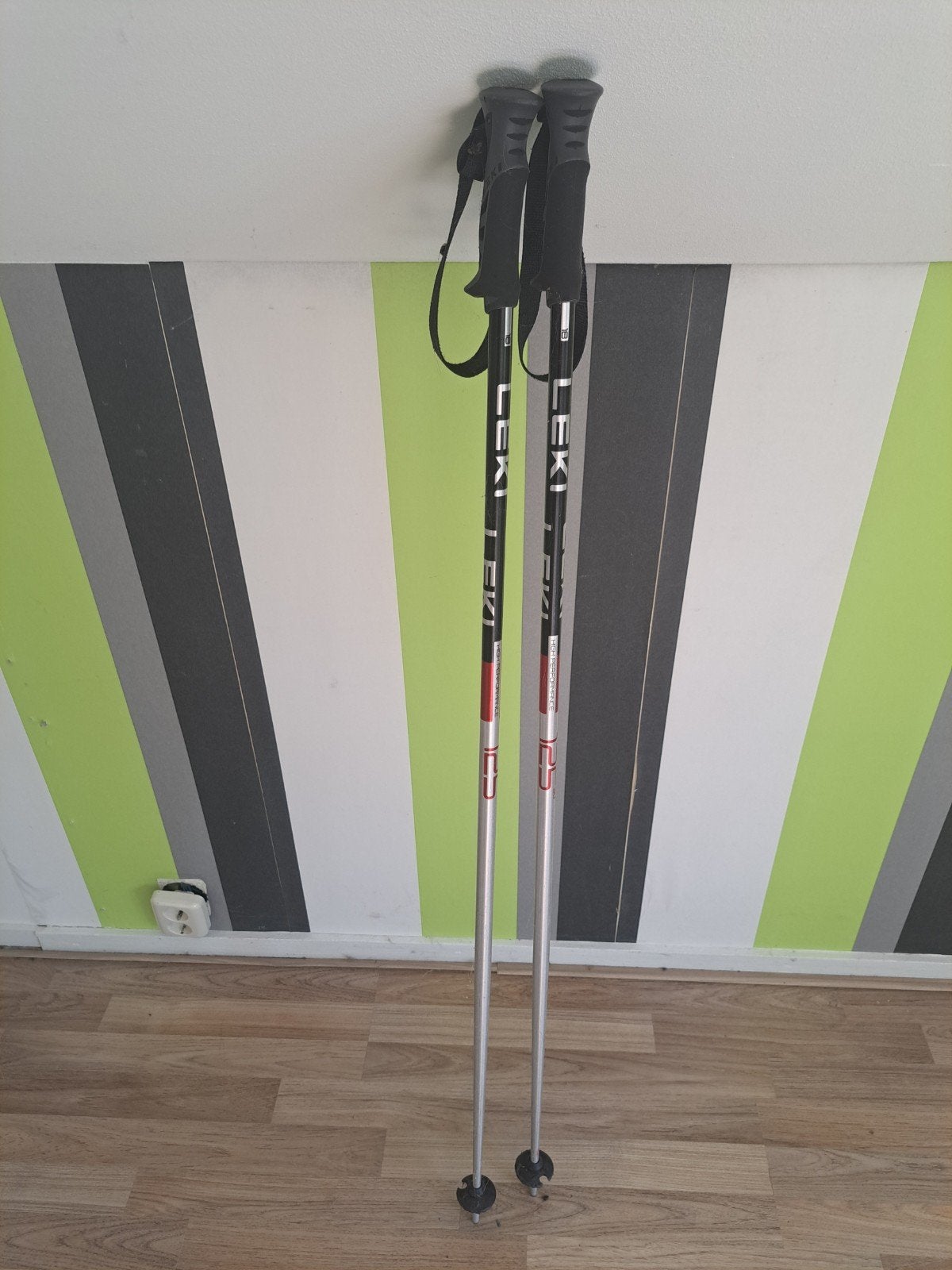 Leki skistokken, Ophalen