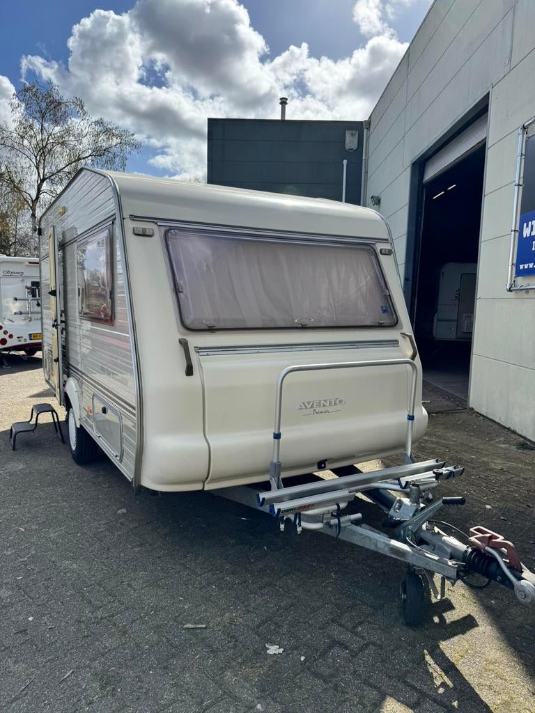 Caravan Avento Premier 420TLH Exlusief + Voortent! MOET WEG!, Standaardzit, Dwarsbed, Bedrijf, 750 - 1000 kg
