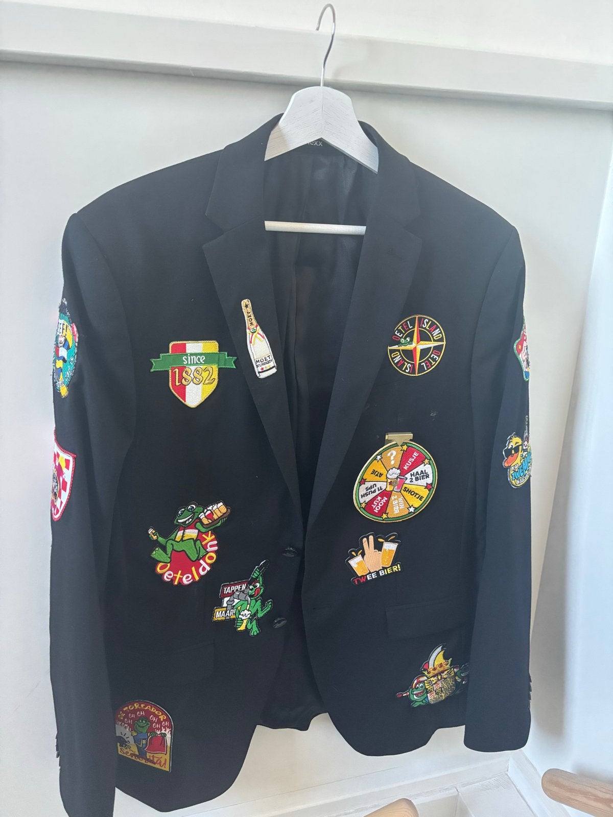 Oeteldonk jas maat S met diverse emblemen, Ophalen of Verzenden, Gedragen, Maat 46 (S) of kleiner, Zwart