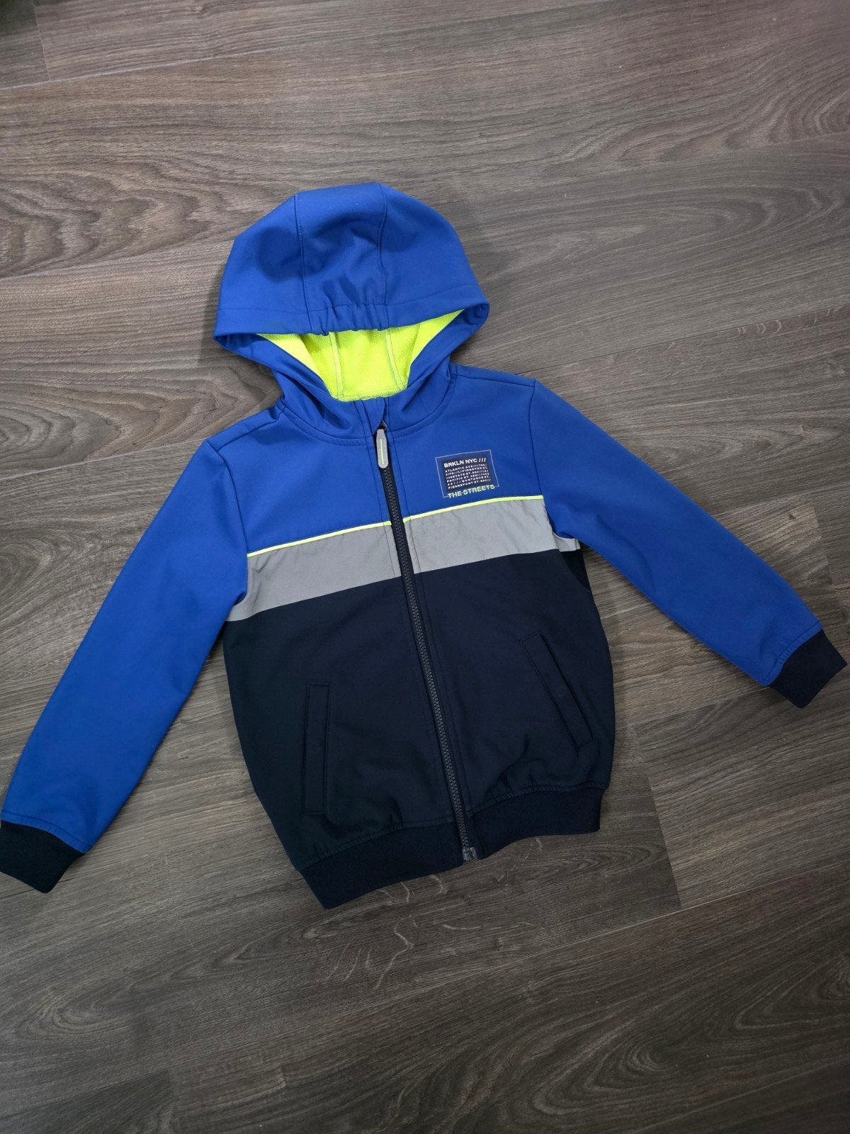 Softshell tussenjas WE Fashion 122/128, Ophalen of Verzenden, Zo goed als nieuw, Jas, Jongen