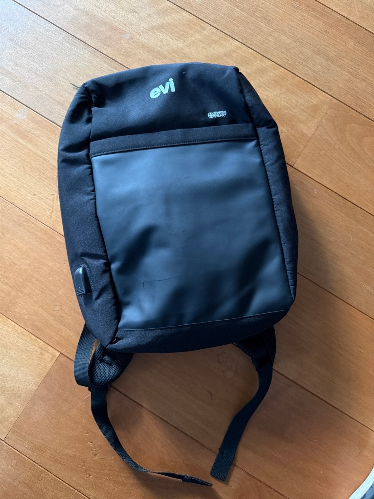 Swiss Peak Evi (laptop) rugzak met USB-poort voor charger, Ophalen of Verzenden, Zo goed als nieuw, 25 tot 40 cm, Overige merken