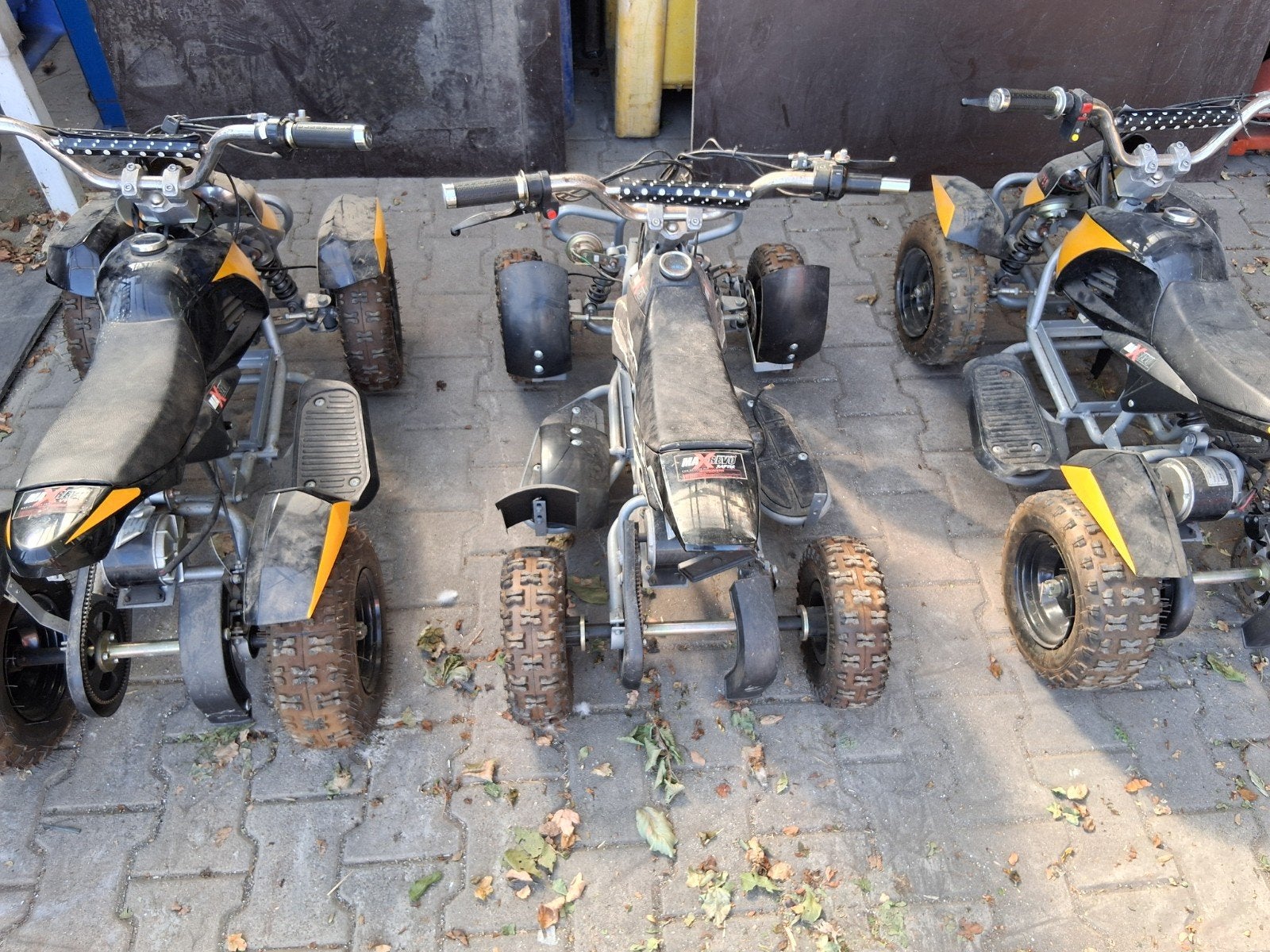 3 kleine quads met oplader (zonder accu), Ophalen