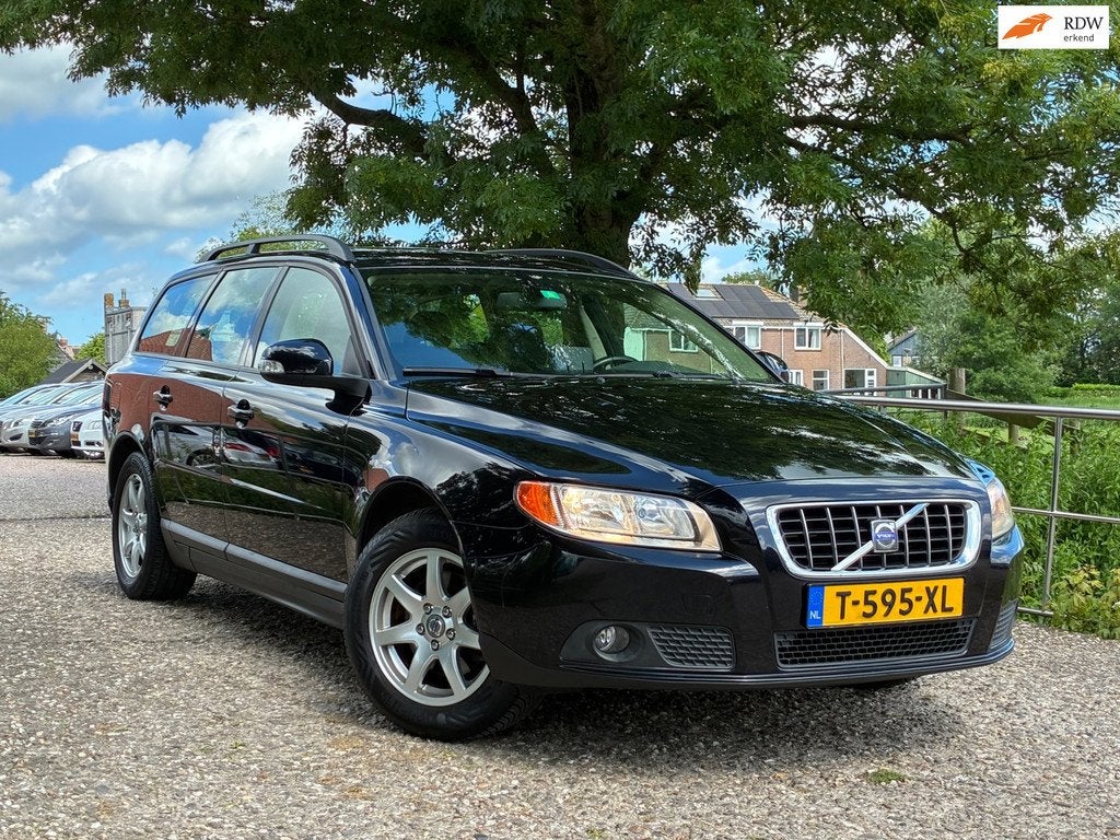 Volvo V70 2.0 Summum | Navi + Cruise + Clima Nu € 3.975,-!, Auto's, Voorwielaandrijving, Stof, Gebruikt, Zwart