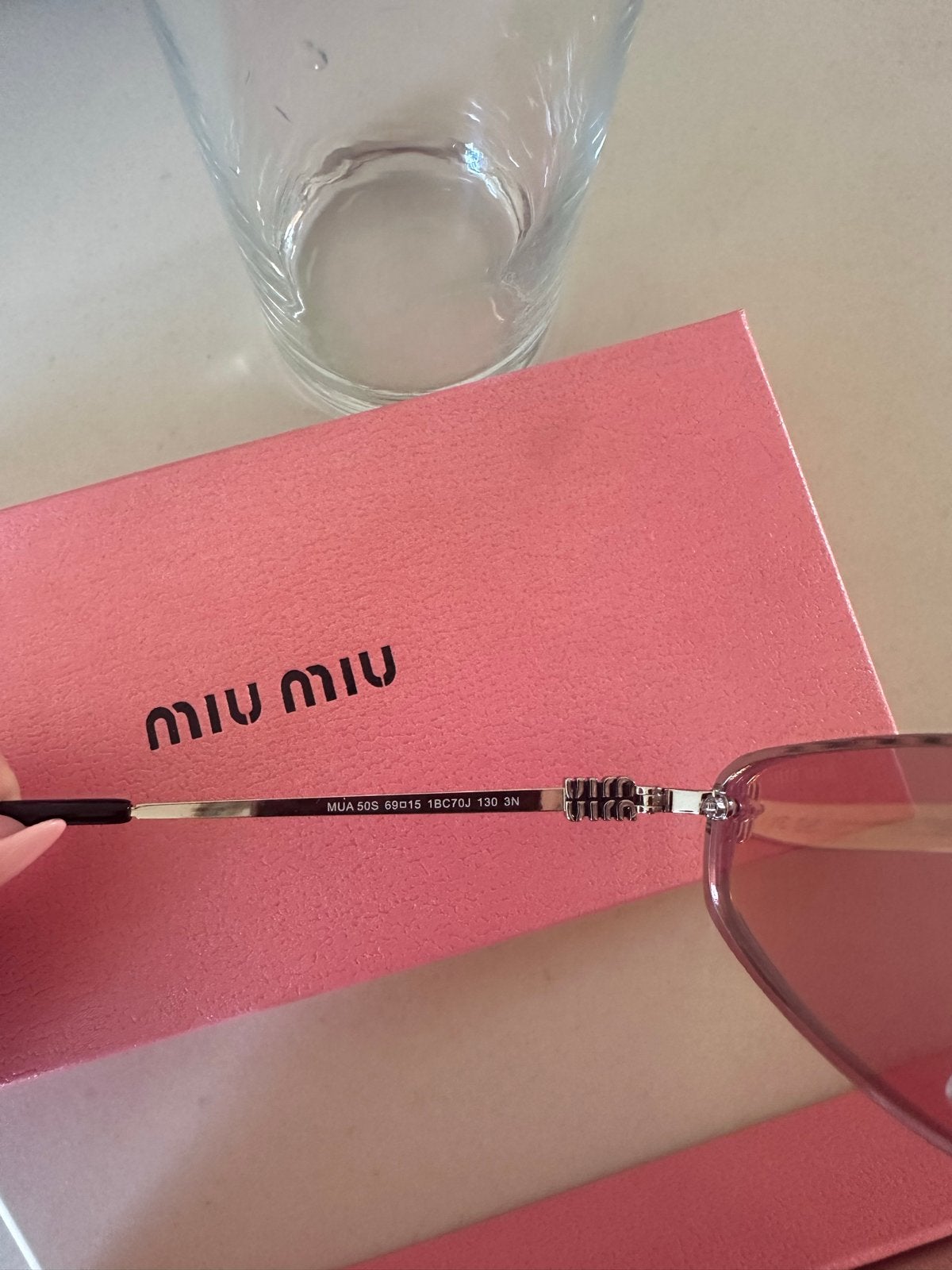 Miu Miu Zonnebril MUA 50S, Overige merken, Zonnebril, Ophalen of Verzenden, Zo goed als nieuw