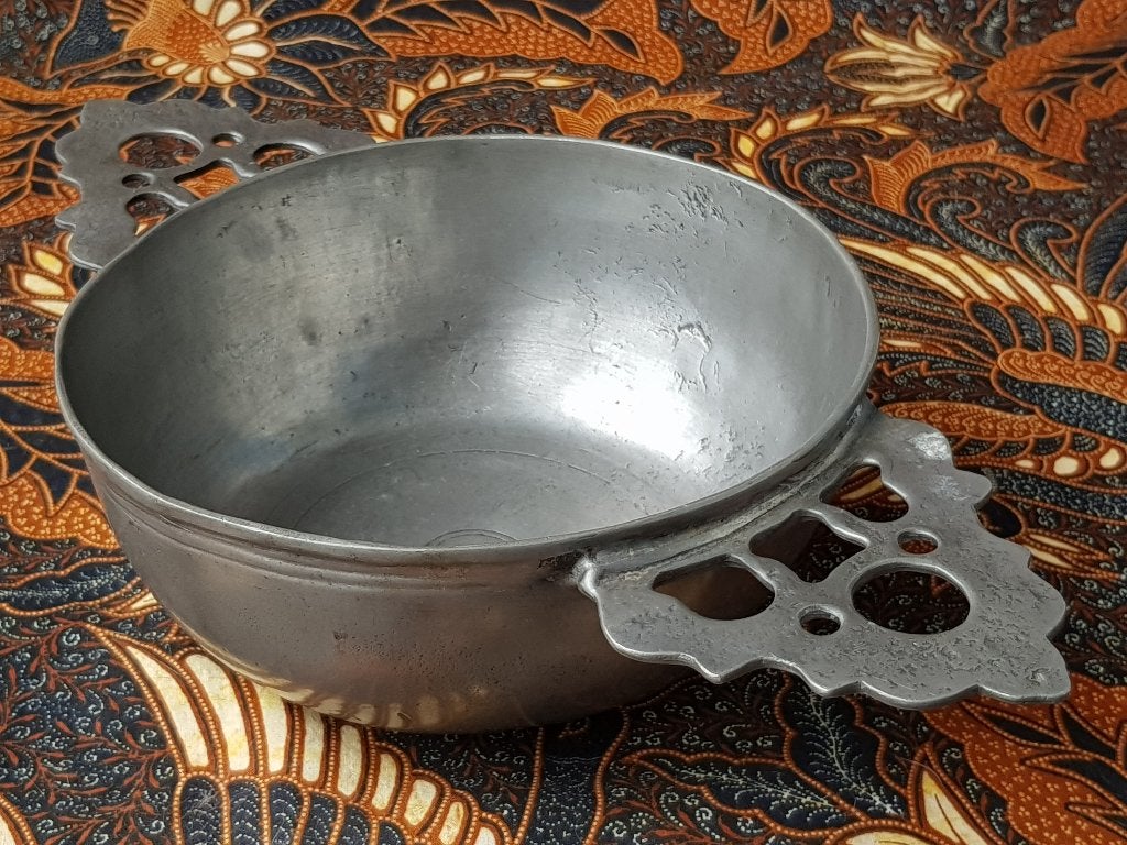 Grote zware antieke brandewijn kom uit Engeland 34,2 cm., Antiek en Kunst, Antiek | Tin, Ophalen of Verzenden