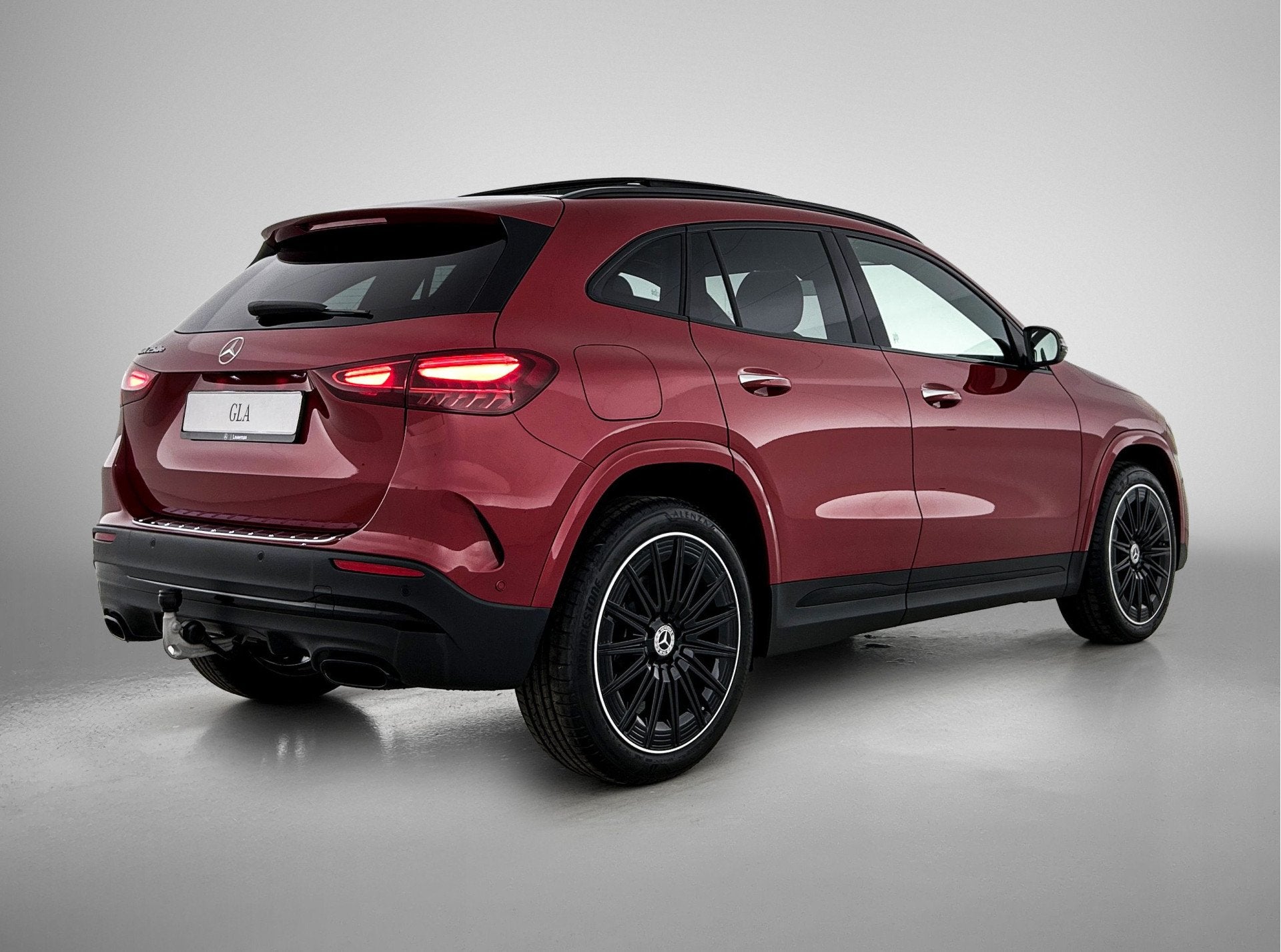 Mercedes-Benz GLA 250 e 140 Year Edition | Plus pakket | Nig, Zwart, 4 cilinders, 15 kWh, Bedrijf