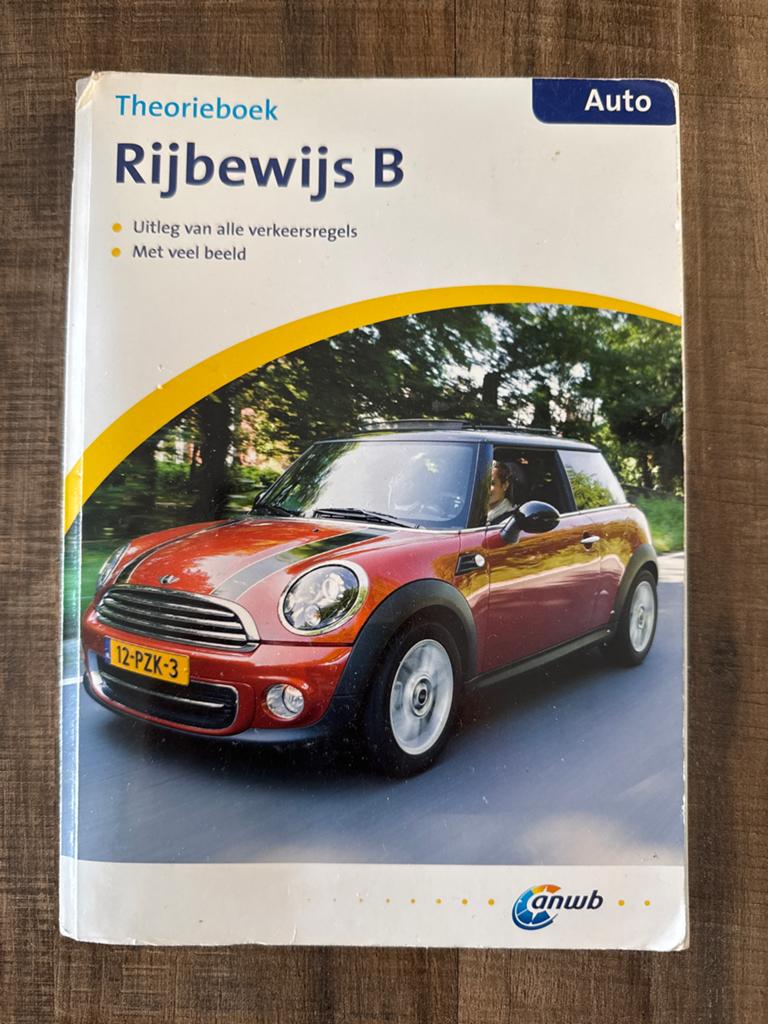ANWB Theorieboek Rijbewijs B - Auto, Boeken, Studieboeken en Cursussen, Ophalen of Verzenden, Gamma, Gelezen, Overige niveaus