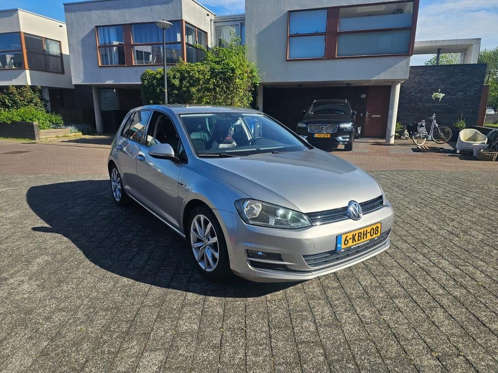 Volkswagen Golf 1.2 TSI 77KW 5D DSG 2013 Grijs, Zwart, 4 cilinders, 49 €/maand, Origineel Nederlands