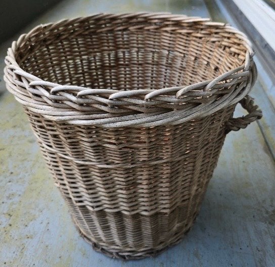 Grote rieten plantenmand, gratis af te halen, Huis en Inrichting, Woonaccessoires | Schalen en Manden, Gebruikt, Gevlochten, Mand