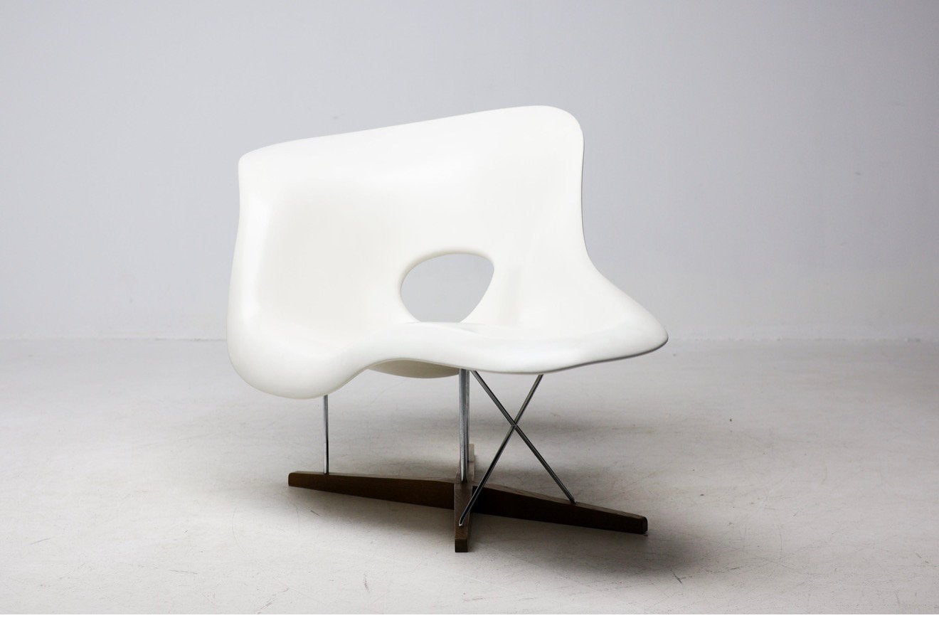 Vitra Eames La Chaise – White Patina | Charles & Ray Eames, Ophalen, Vitra Eames La Chaise – White Patina | Charles & Ray Eames