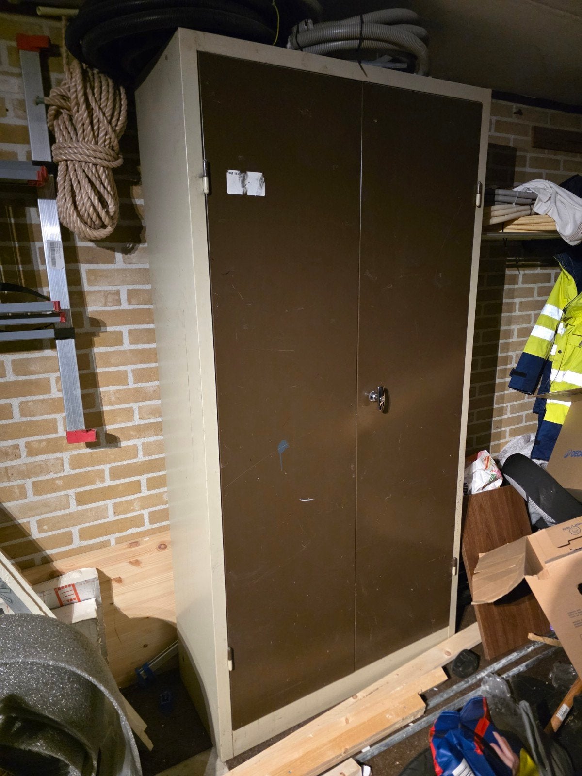 Metalen kast met houten en ijzeren planken (L40xB100xH200cm), Ophalen, Gebruikt