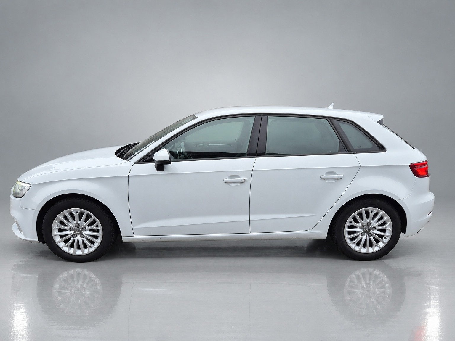 Audi A3 Sportback 1.0 TFSI Sport Lease Edition, Voorwielaandrijving, Lichtsensor, Stof, Gebruikt