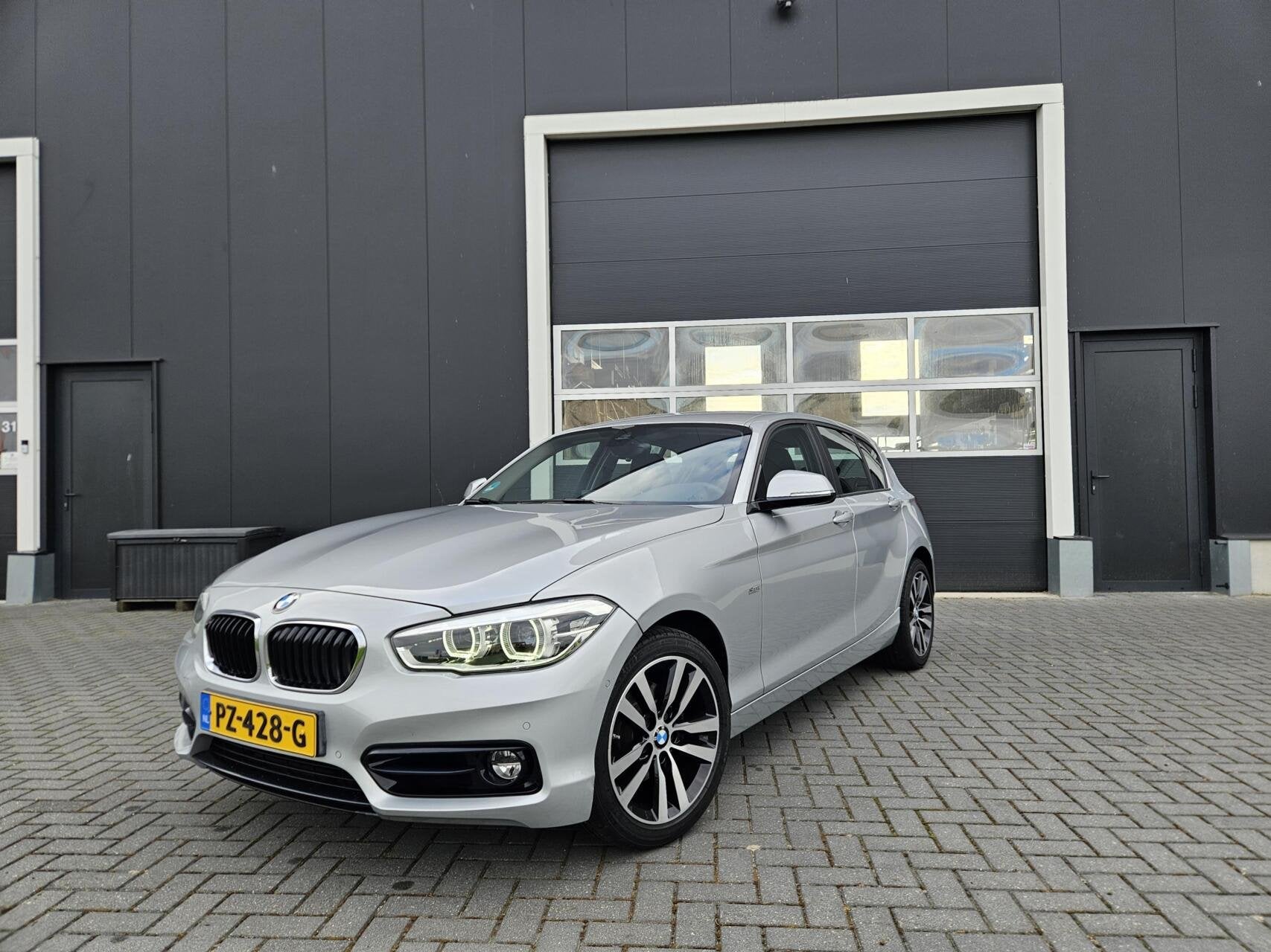 BMW 1 Serie 120i Sportline | 24.538 KM! | 1e Eig. | NL | LED, Gebruikt, 4 cilinders, Origineel Nederlands, Parkeerassistent