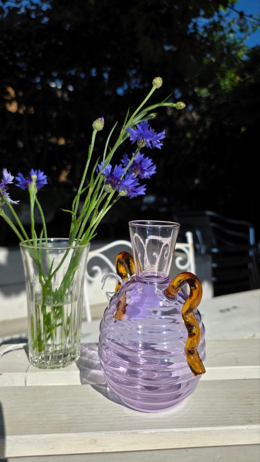 Lila vintage Art Deco glas vaasje met amberkleurige oortjes, Ophalen of Verzenden