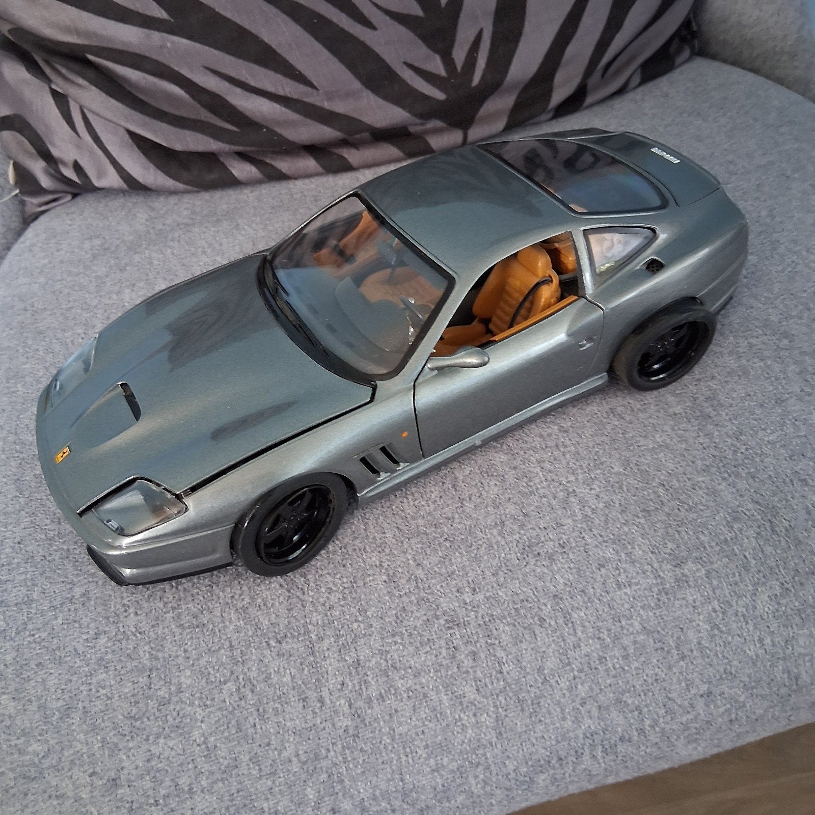 ferrari maranello custum, Ophalen of Verzenden, Zo goed als nieuw, Bburago