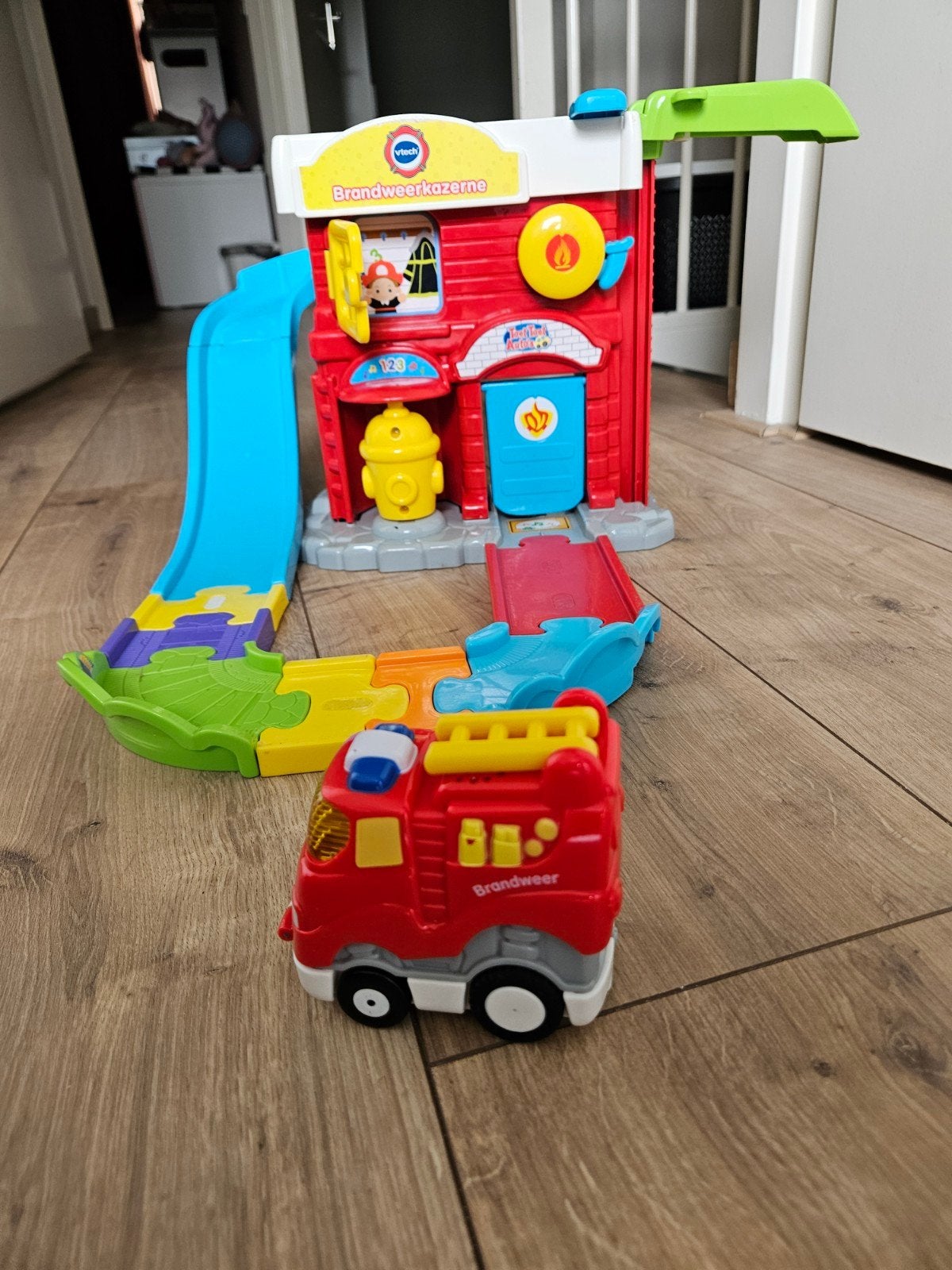 VTech Toet Toet Auto's Brandweerkazerne met brandweerauto, Ophalen, Auto