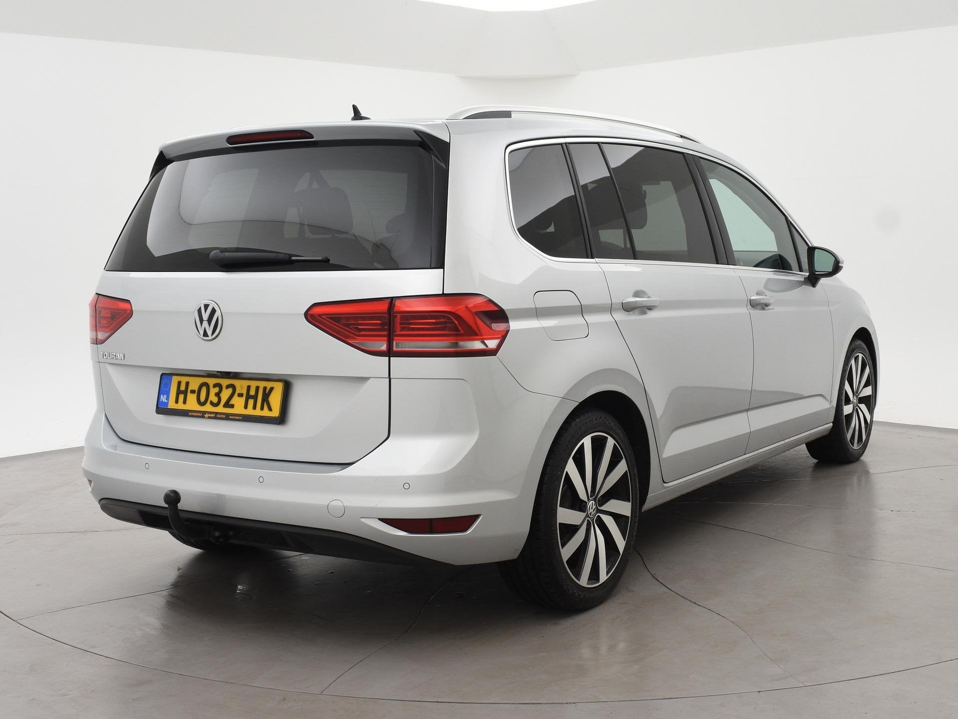 Volkswagen Touran 1.5 TSI 150 PK DSG AUT. 7-PERS HIGHLINE +, 4 cilinders, 150 pk, 7 stoelen, Origineel Nederlands