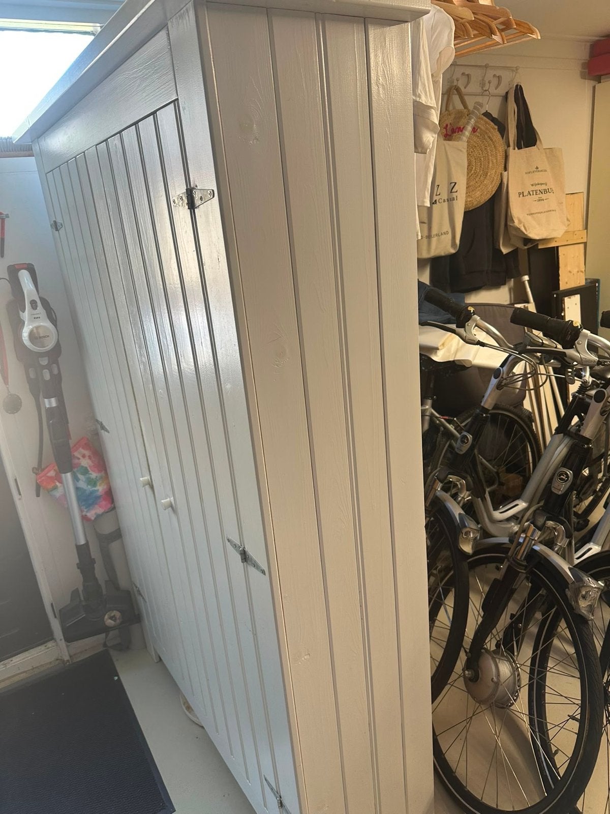 Witte houten kast met planken, Ophalen, Gebruikt