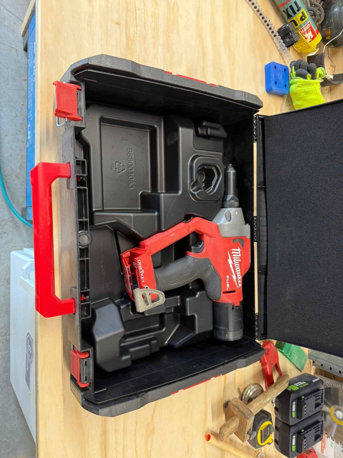 Milwaukee m18 popnagel maschine, Ophalen, Zo goed als nieuw