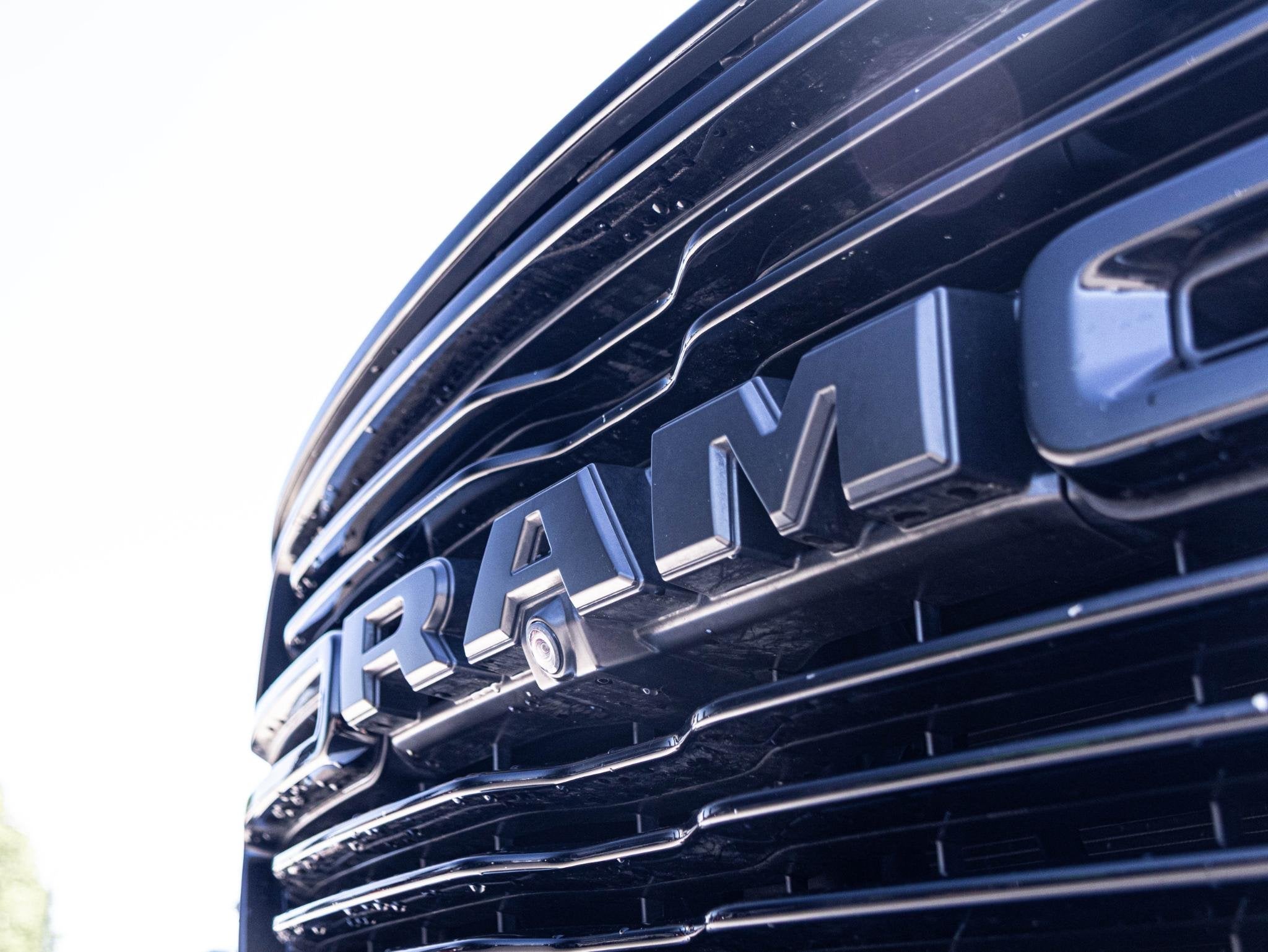 Dodge Ram 1500 5.7 V8 4x4 Crew Cab Sport Night edition | Pan, Automaat, 2460 kg, 5654 cc, Wit