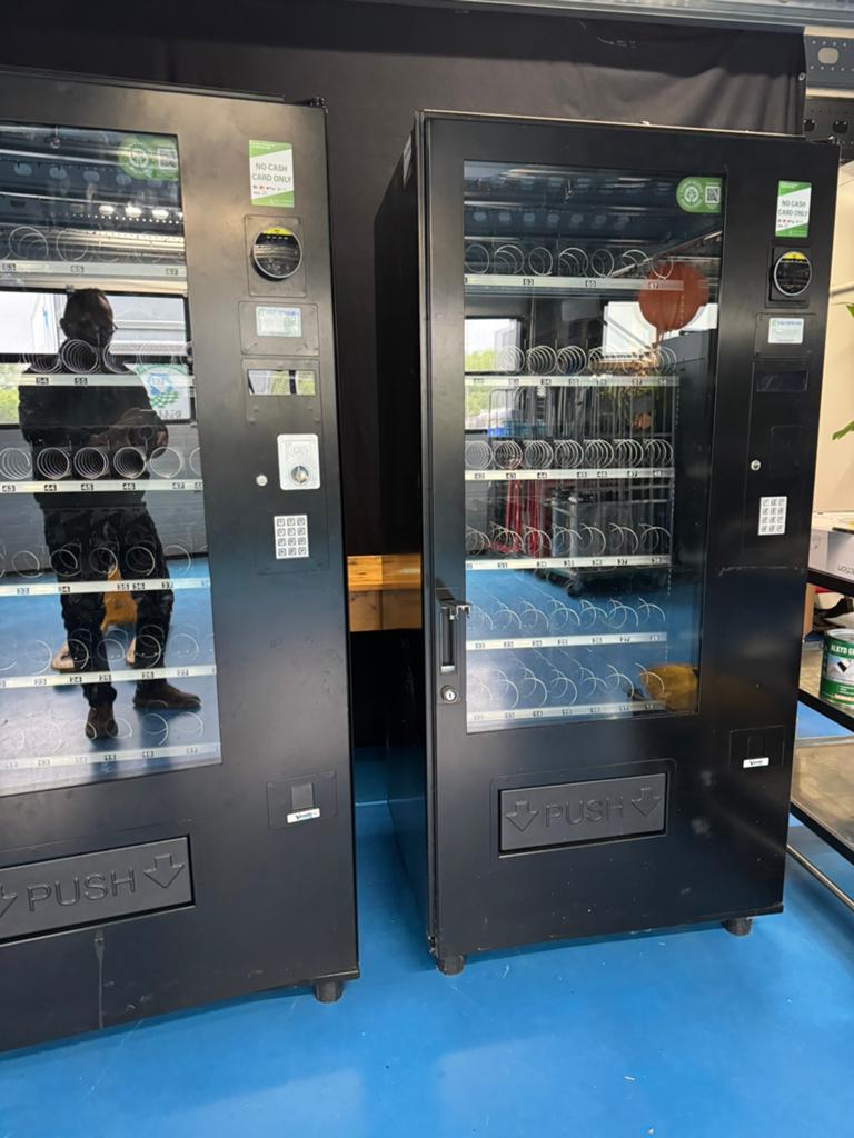 DGA Vendingmachine met koeling en Nayax betaalsysteem, Verzamelen, Ophalen, Gebruikt