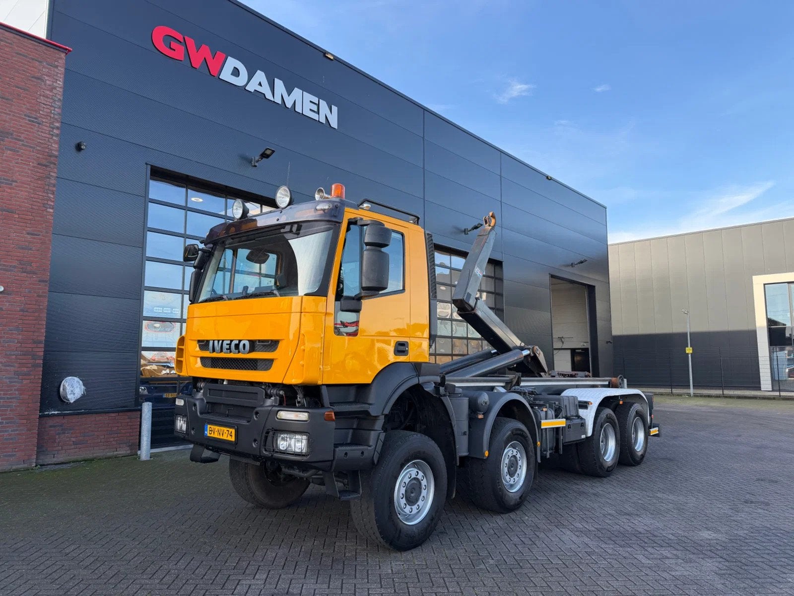 Iveco Trakker 410T45 8x8 Hooksystem Euro 5 (bj 2009), Auto's, Automaat, Euro 5, Iveco, Geel
