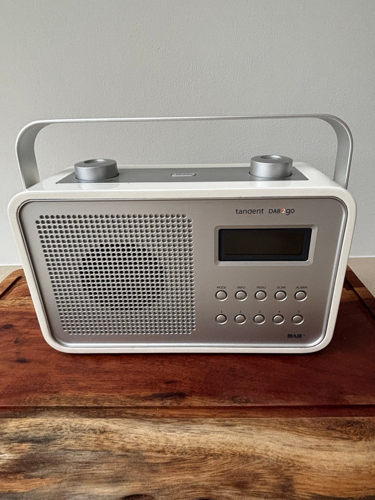 Vintage design radio Tangent DAB2go DAB+  - Wit/Zilver, Ophalen of Verzenden, Nieuw, Radio