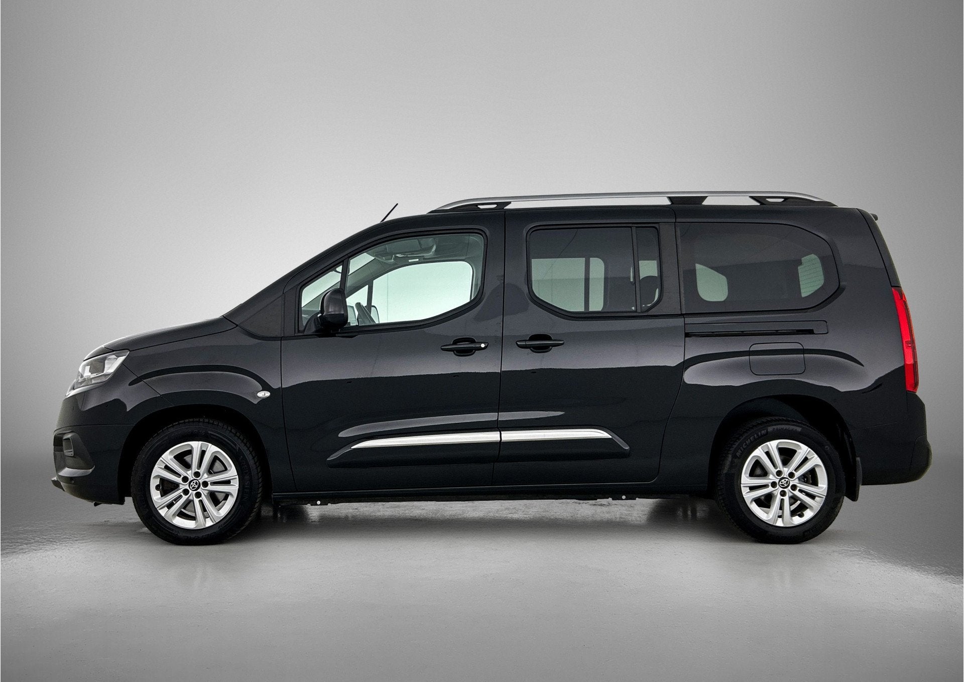 Toyota PROACE CITY Verso 1.2 Turbo Professional Long 7p. | 7, Auto's, Toyota, 12 maanden, Gebruikt, Euro 6, 7 stoelen