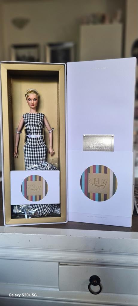 Integrity Toys East 59th The Dania Zarr Doll Limited Edition, Ophalen of Verzenden, Nieuw, Overige typen