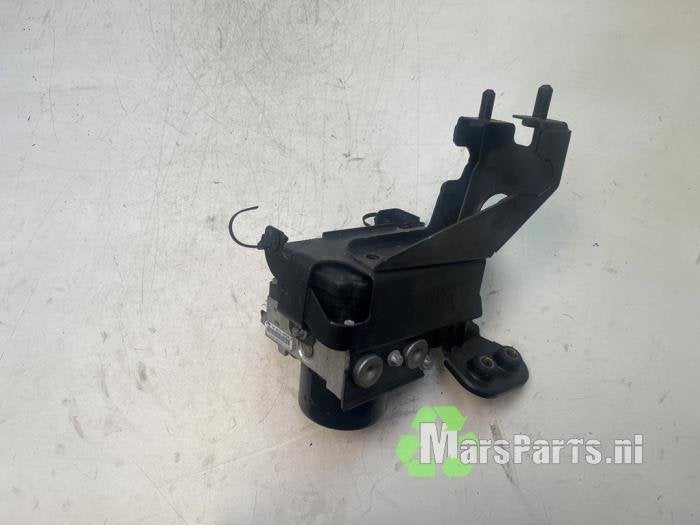 ABS Pomp van een Opel Astra