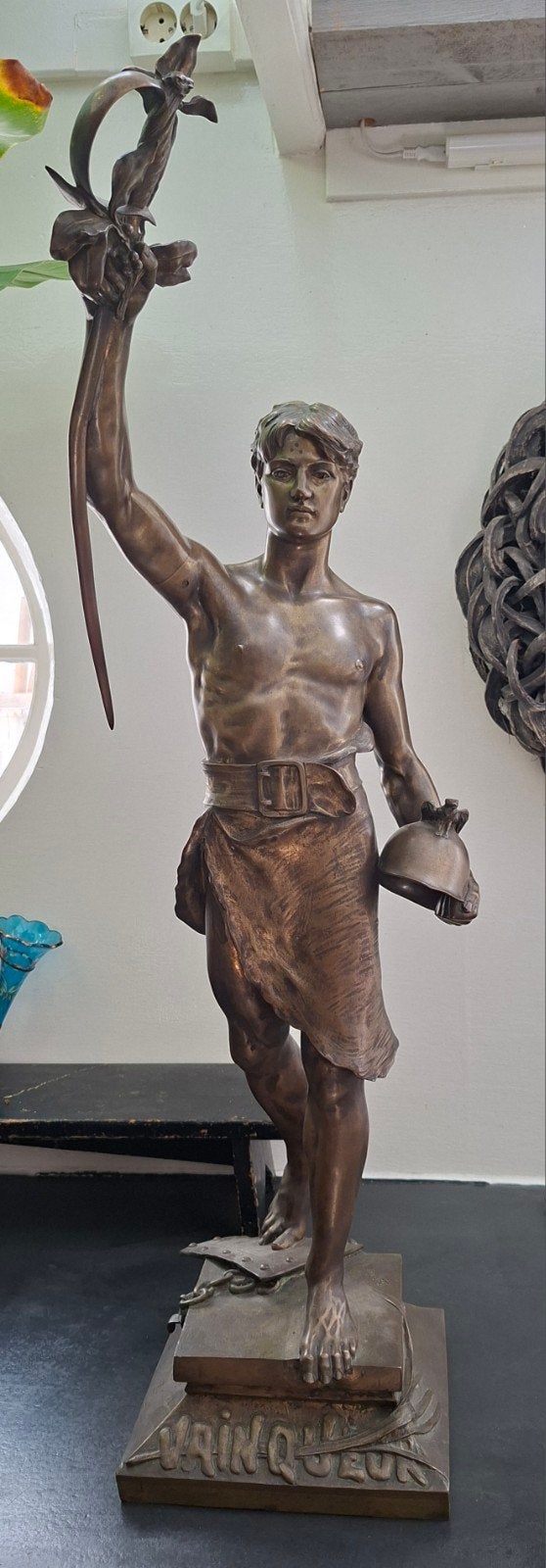 Antieke bronzen sculptuur 'Vainqueur' door Bofill, Ophalen, 50 - 100 cm, Brons, Bruin