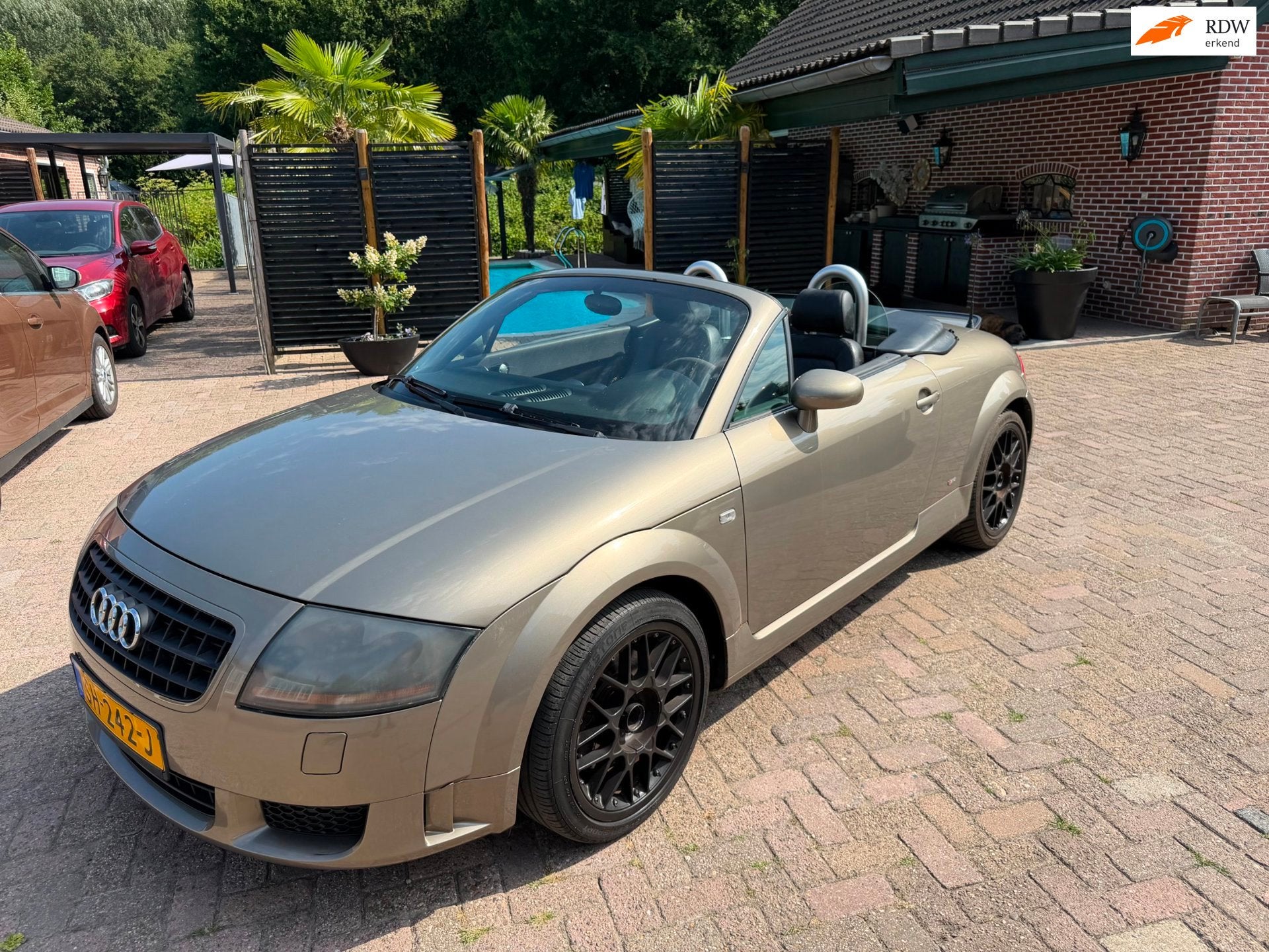 Audi TT Roadster 1.8 5V Turbo nieuwe apk tot 8-2027, Voorwielaandrijving, TT, Gebruikt, 4 cilinders