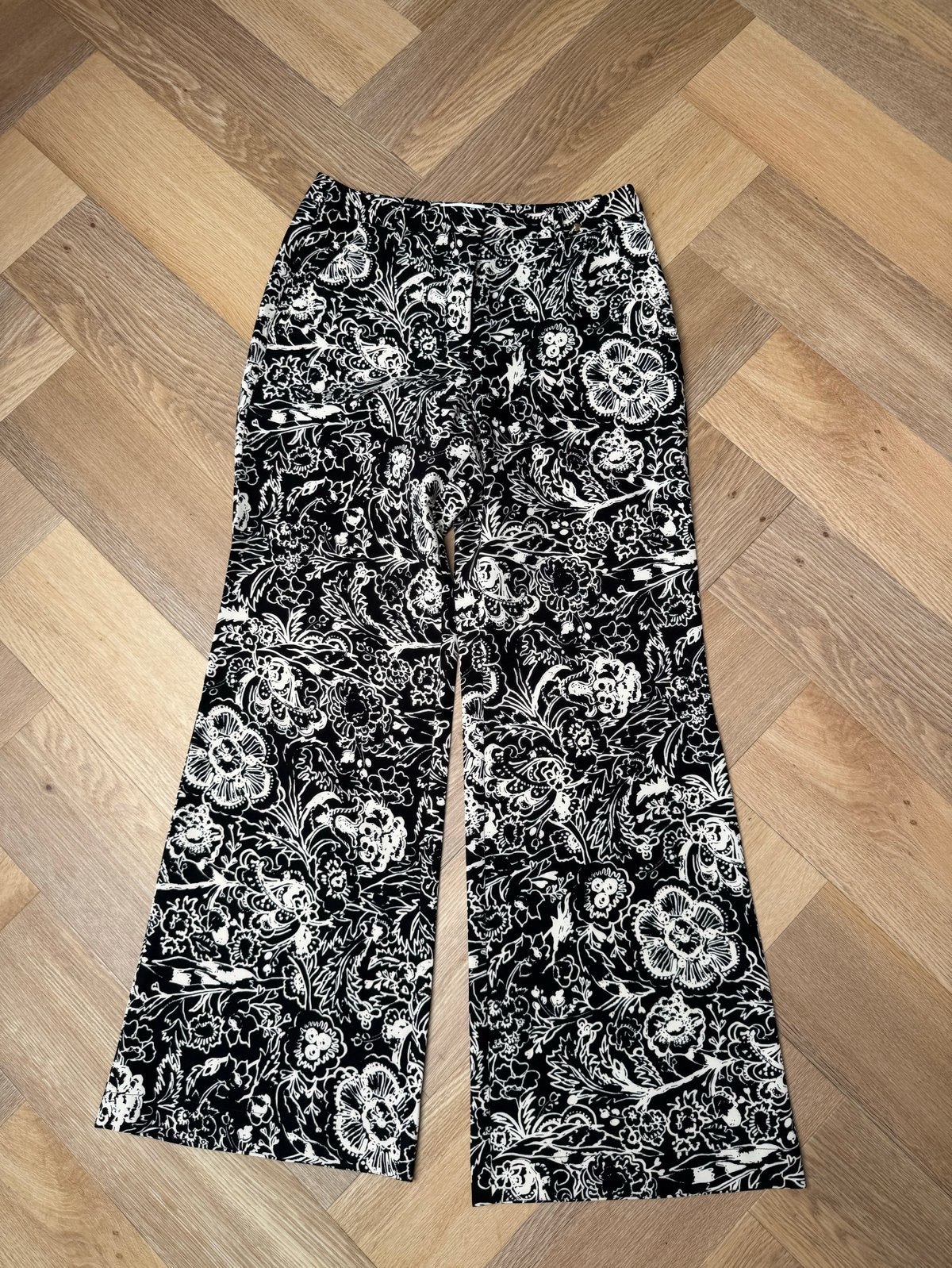Fabienne Chapot pantalon met bloemenprint, Kleding | Dames, Maat 38/40 (M), Zwart, Ophalen of Verzenden, Zo goed als nieuw