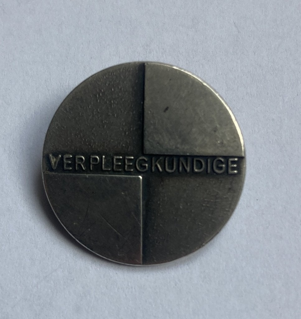 Verpleegstersspeld Verpleegkundige No. 196970, Verzamelen, Ophalen of Verzenden, Gebruikt, Overige onderwerpen