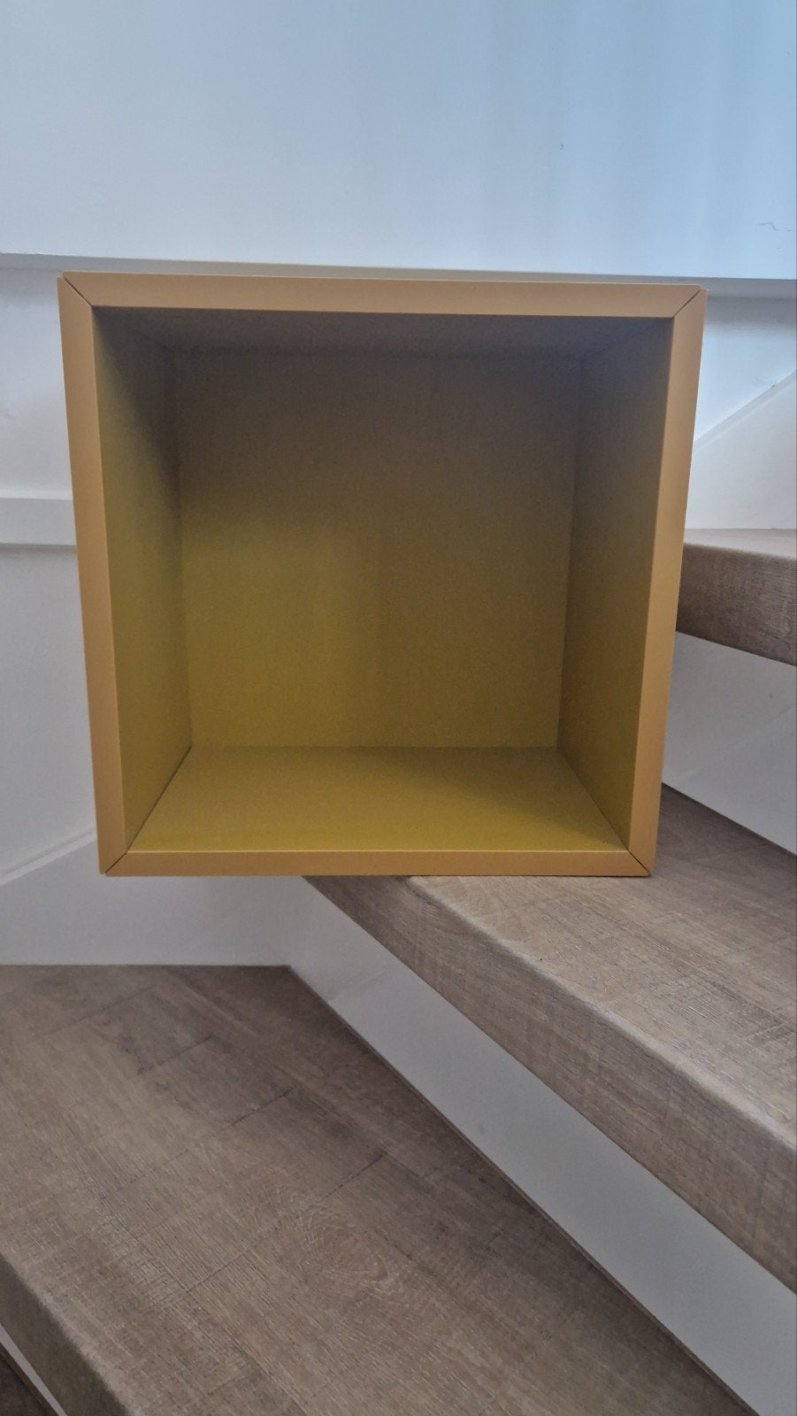 IKEA EKET 35x25x35 met wandrail - okergeel, Huis en Inrichting, Kasten | Overige, Ophalen, Zo goed als nieuw