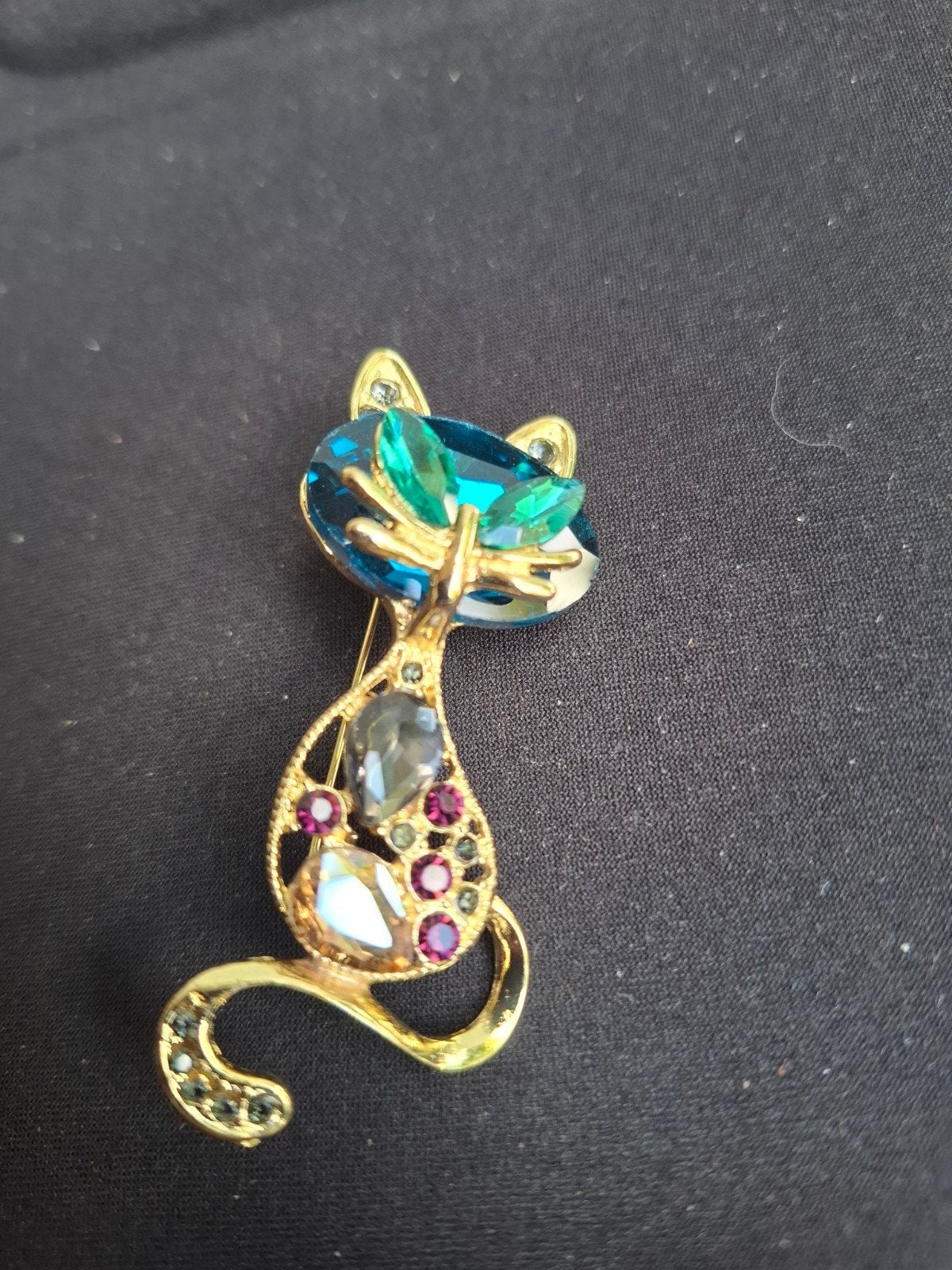 Kat broche met kleurrijke kristallen, Met kristal, Overige materialen, 4 tot 7 cm, Overige kleuren