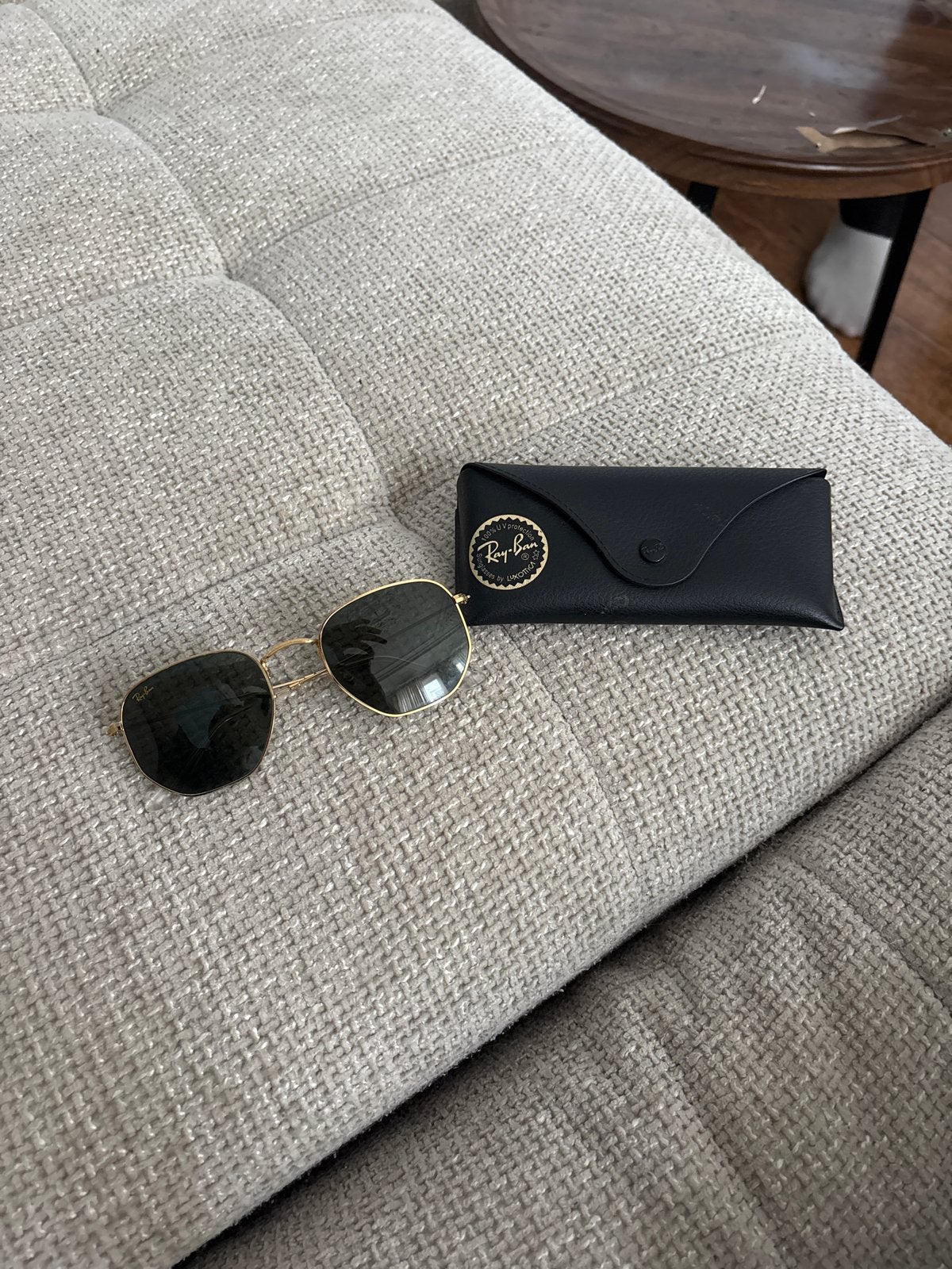 Stijlvolle Ray-Ban zonnebril met goudkleurig montuur, Gebruikt, Zonnebril, Overige kleuren, Ophalen of Verzenden