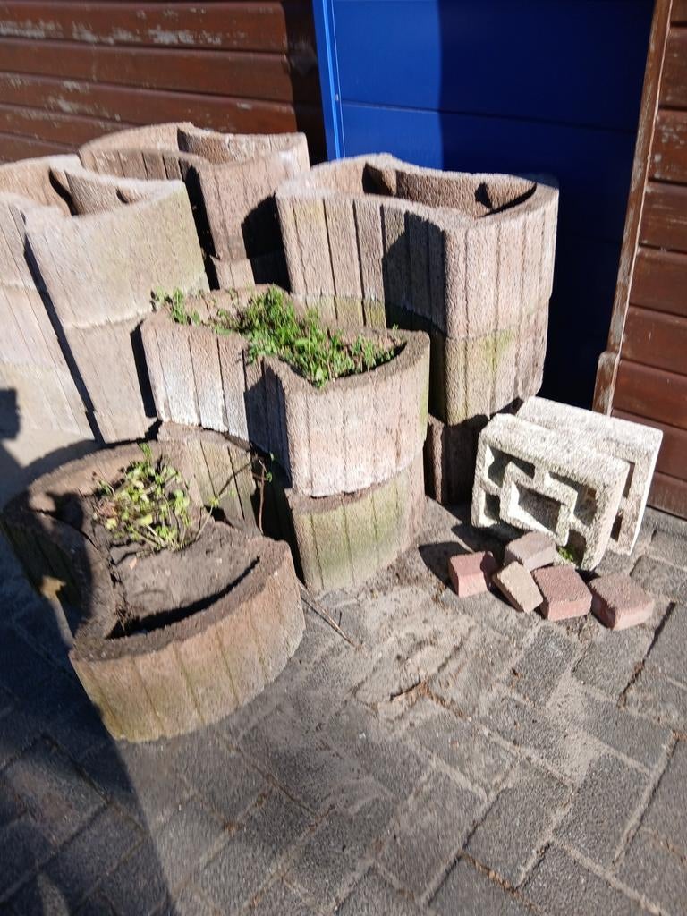 12 Gebruikte bloembakken van beton, Tuin en Terras, Bloembakken en Plantenbakken, Gebruikt, Minder dan 60 cm, Onbekend, Ophalen of Verzenden