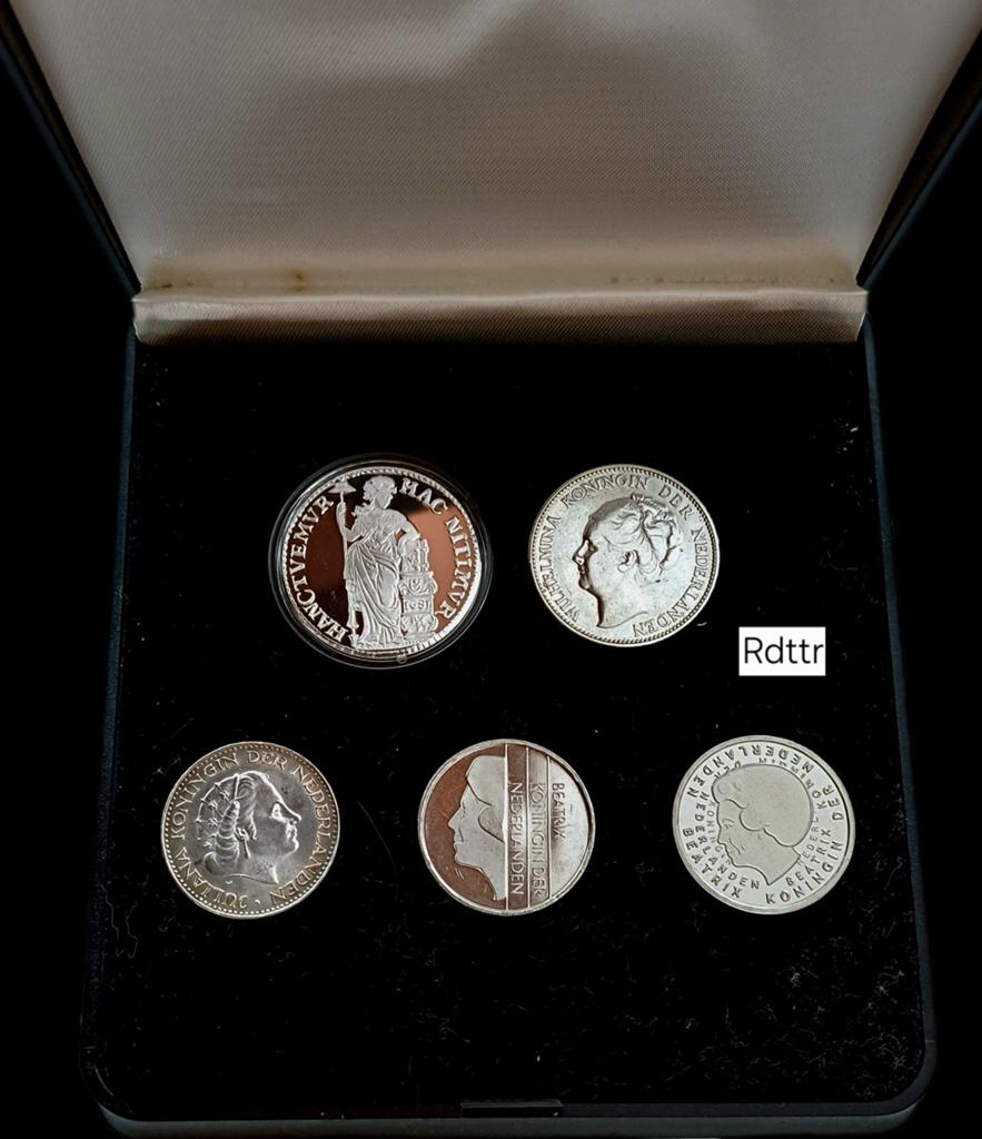 NEDERLAND,  PIEKENSET, met naslag GLD. 1761 zilver., Postzegels en Munten, Munten | Nederland, Koningin Juliana, Setje, Zilver