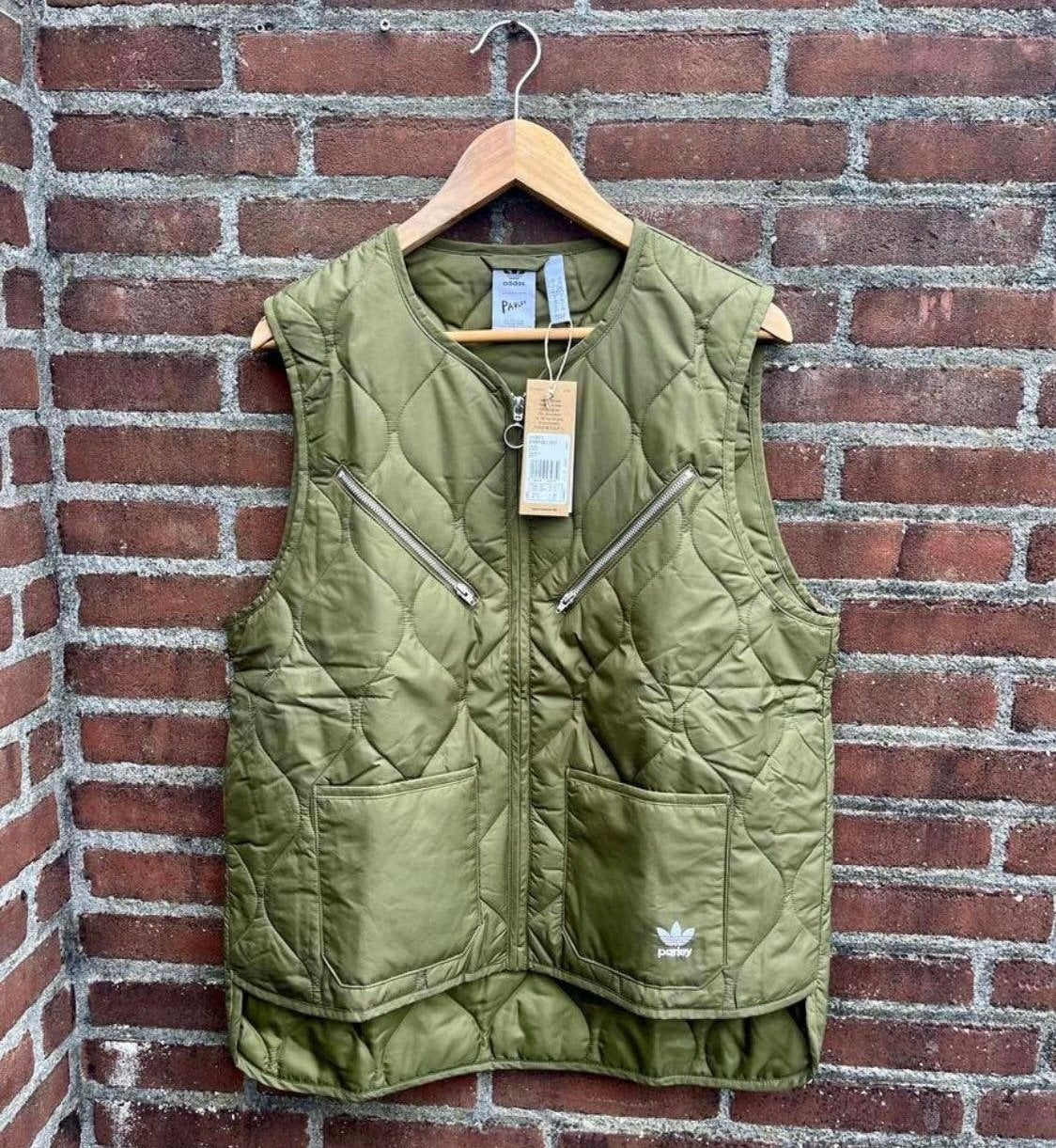 Adidas Parley vest bodywarmer xs d32 f34 uk6 olive  outdoor, Verzenden, Nieuw, Maat 34 (XS) of kleiner, Groen
