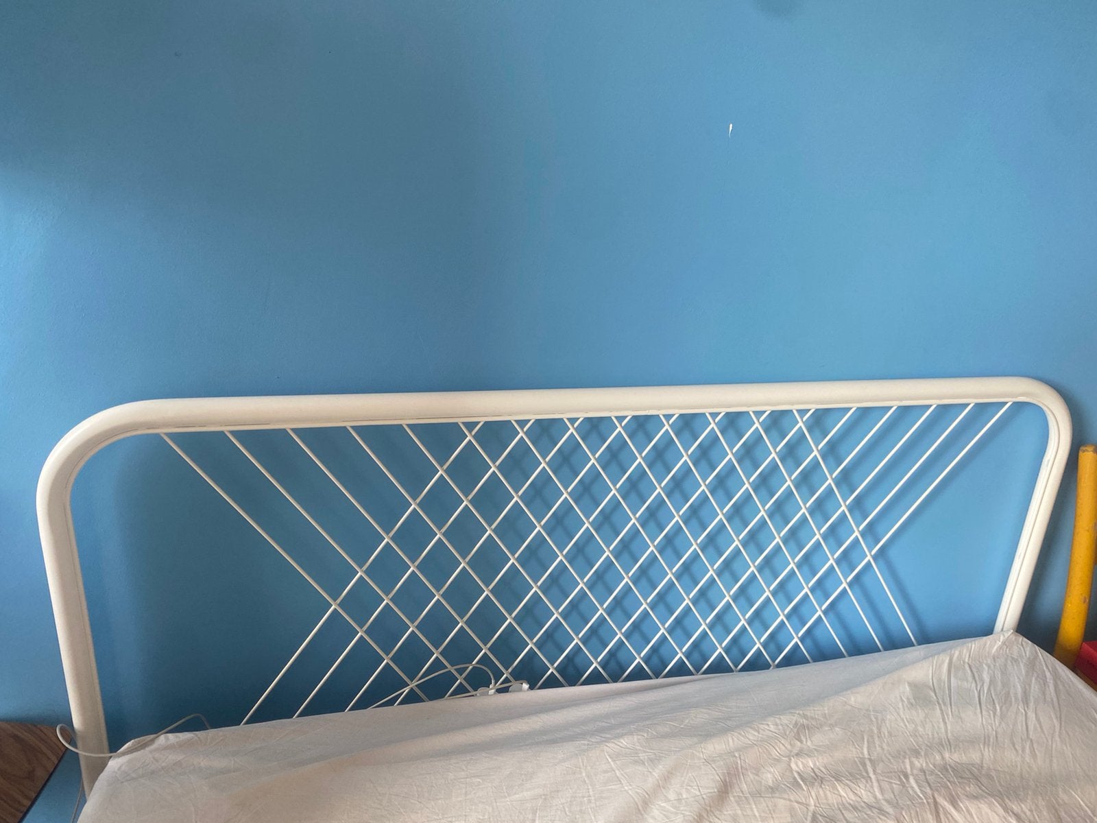 Bed Ikea, Huis en Inrichting, Slaapkamer | Bedden, Ophalen, Wit, Tweepersoons, 140 cm