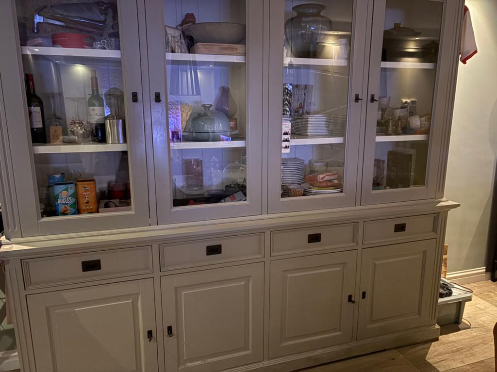Richmond buffetkast, Huis en Inrichting, Kasten | Buffetkasten, Ophalen, Met deur(en), 200 cm of meer, Zo goed als nieuw