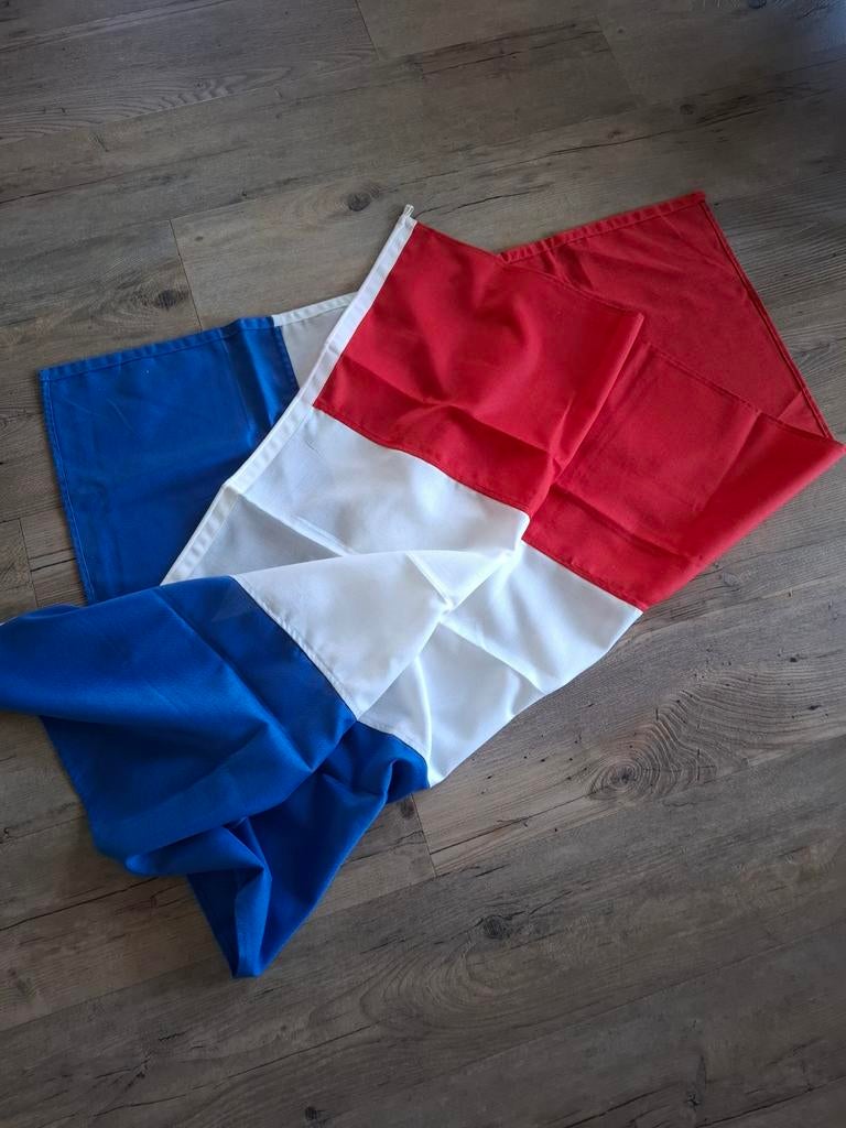 ZGAN!!!    Nederlandse vlag 96 cm breed x 150 cm lang, Ophalen of Verzenden, Zo goed als nieuw